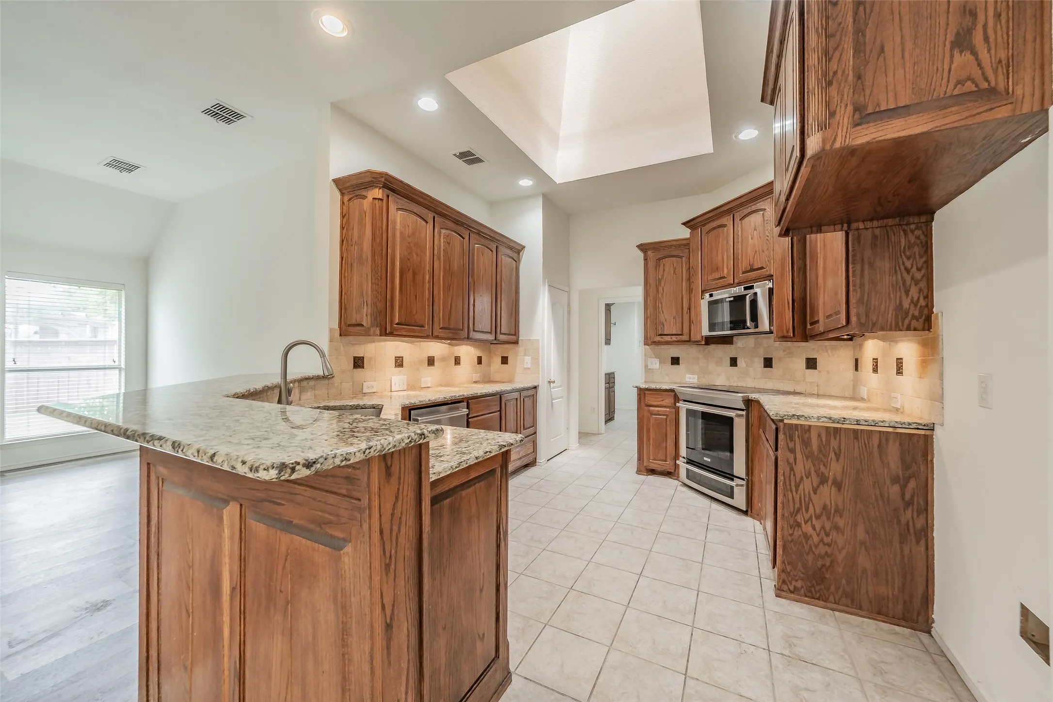 Single Family Residence For Sale in Tarrant County , 1534 Spring Lake Drive, Keller, Texas 76248, 4 Bedrooms, 3 Bathrooms, 3 Garage spaces, 2,619 Sqft, built in 1998, Price $625,000, mls#21272709, Real Estate Agent in Keller, Homes For Sale in Tarrant county, Homes For Sale in Keller, Realtor in Keller Texas, Real Estate Brokerage Independent Realty Texas, Luminita Cordes Realtor