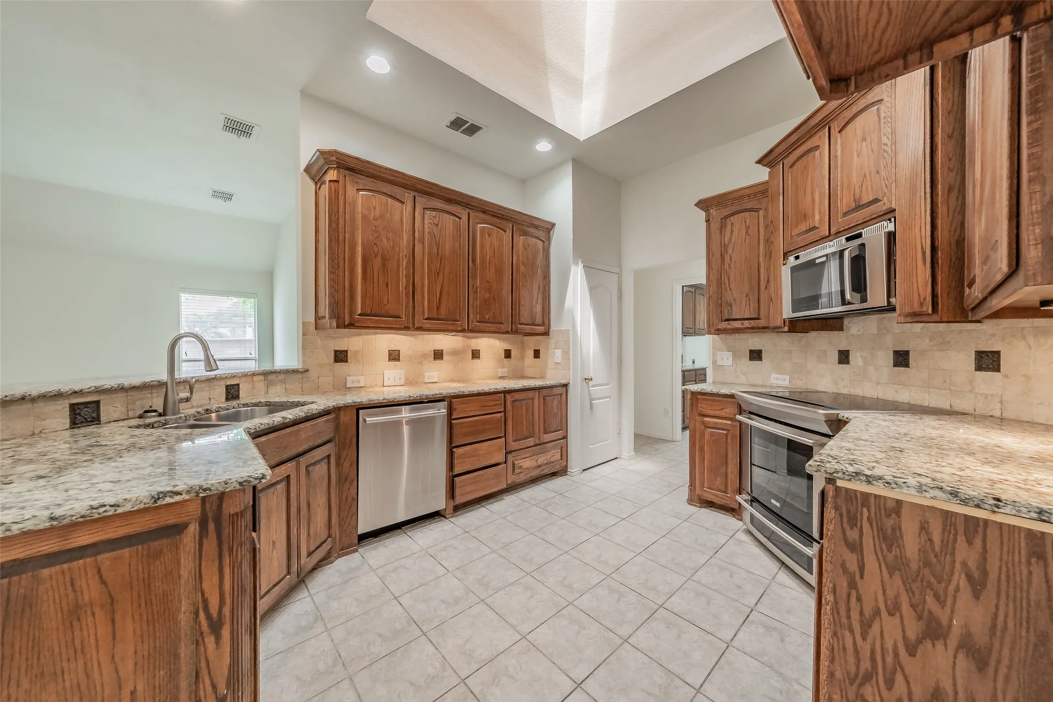 Single Family Residence For Sale in Tarrant County , 1534 Spring Lake Drive, Keller, Texas 76248, 4 Bedrooms, 3 Bathrooms, 3 Garage spaces, 2,619 Sqft, built in 1998, Price $625,000, mls#21272709, Real Estate Agent in Keller, Homes For Sale in Tarrant county, Homes For Sale in Keller, Realtor in Keller Texas, Real Estate Brokerage Independent Realty Texas, Luminita Cordes Realtor