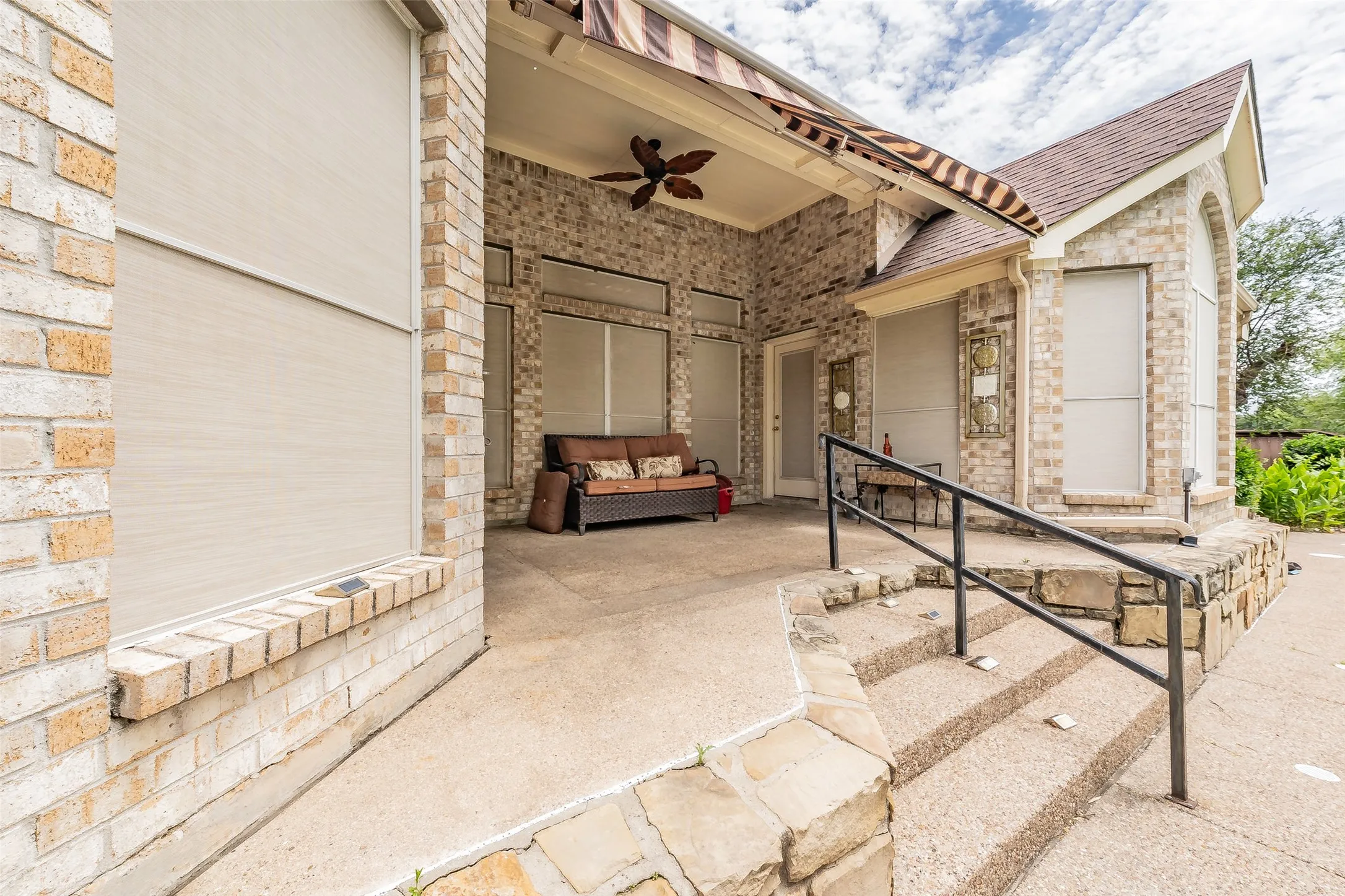 Steps down to pool and deck