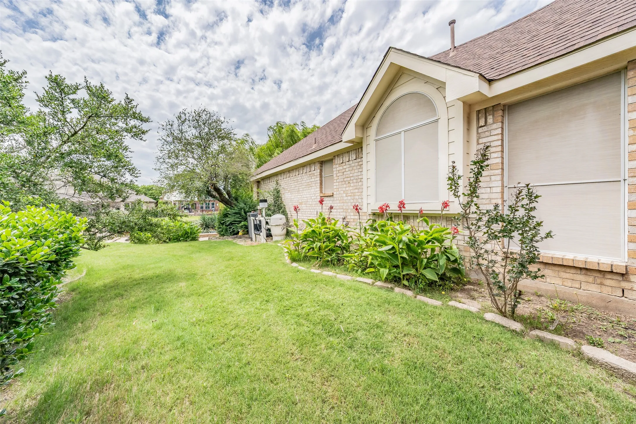 Side yard green space
