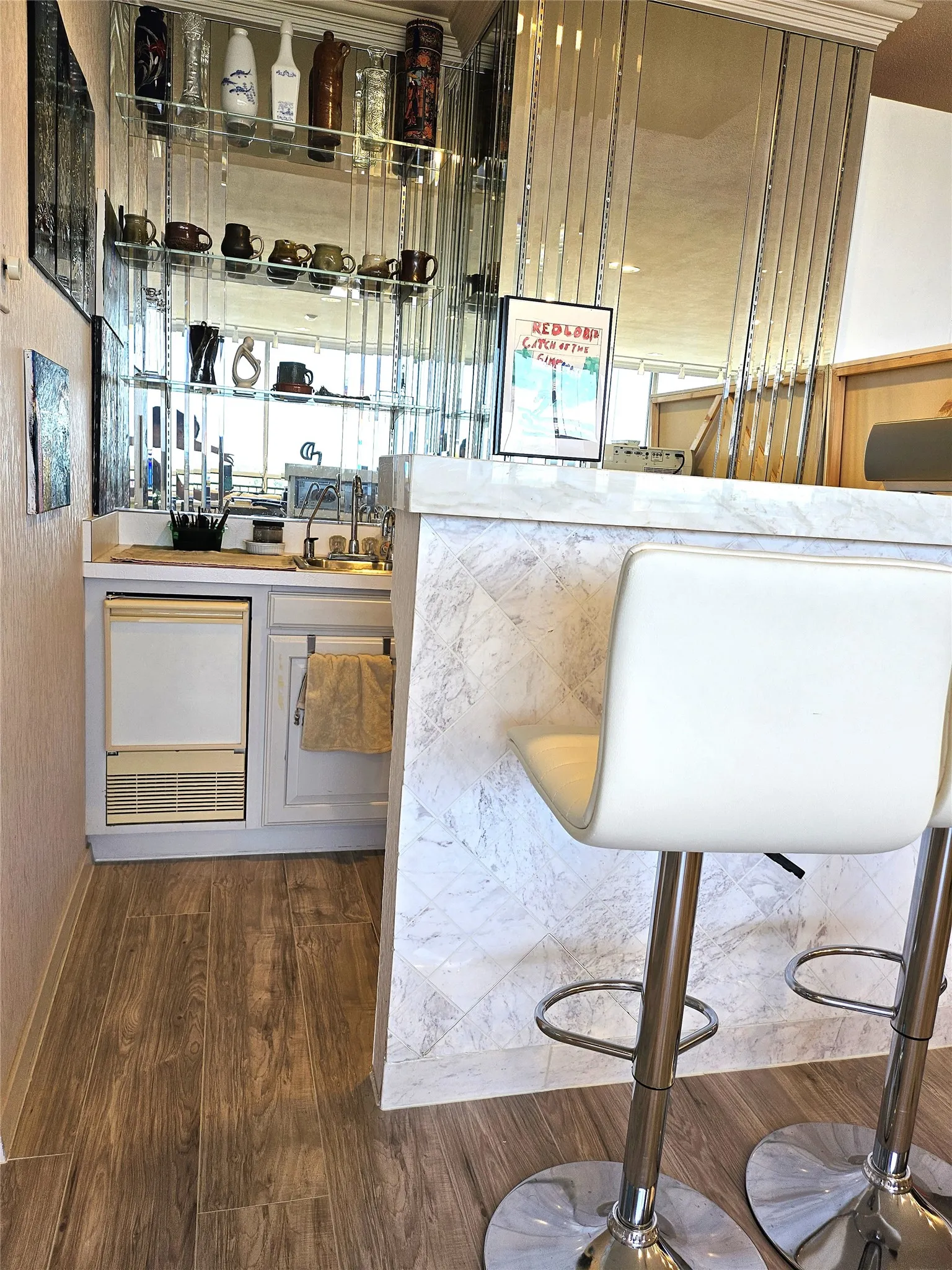 Condominium For Sale in Dallas County , 6335 W Northwest Highway 711, Dallas, Texas 75225, 3 Bedroom, 4 Bathroom, 2 Garage spaces, 2,353 Sqft, built in 1966, mls#21273249, Real Estate Agent in Dallas, Homes For Sale in Dallas county, Homes For Sale in Dallas, Realtor in Dallas Texas, Real Estate Brokerage Independent Realty Texas, Luminita Cordes Realtor