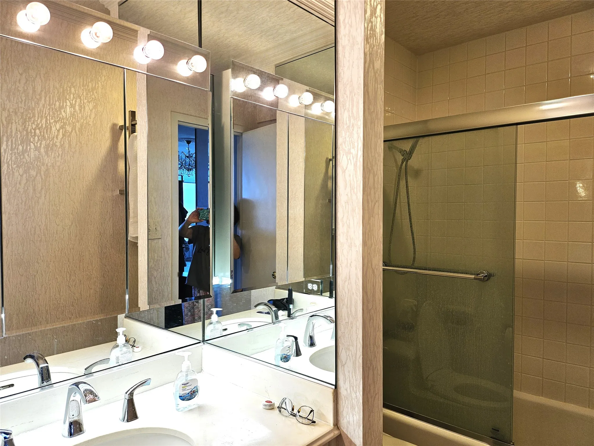 Condominium For Sale in Dallas County , 6335 W Northwest Highway 711, Dallas, Texas 75225, 3 Bedroom, 4 Bathroom, 2 Garage spaces, 2,353 Sqft, built in 1966, mls#21273249, Real Estate Agent in Dallas, Homes For Sale in Dallas county, Homes For Sale in Dallas, Realtor in Dallas Texas, Real Estate Brokerage Independent Realty Texas, Luminita Cordes Realtor