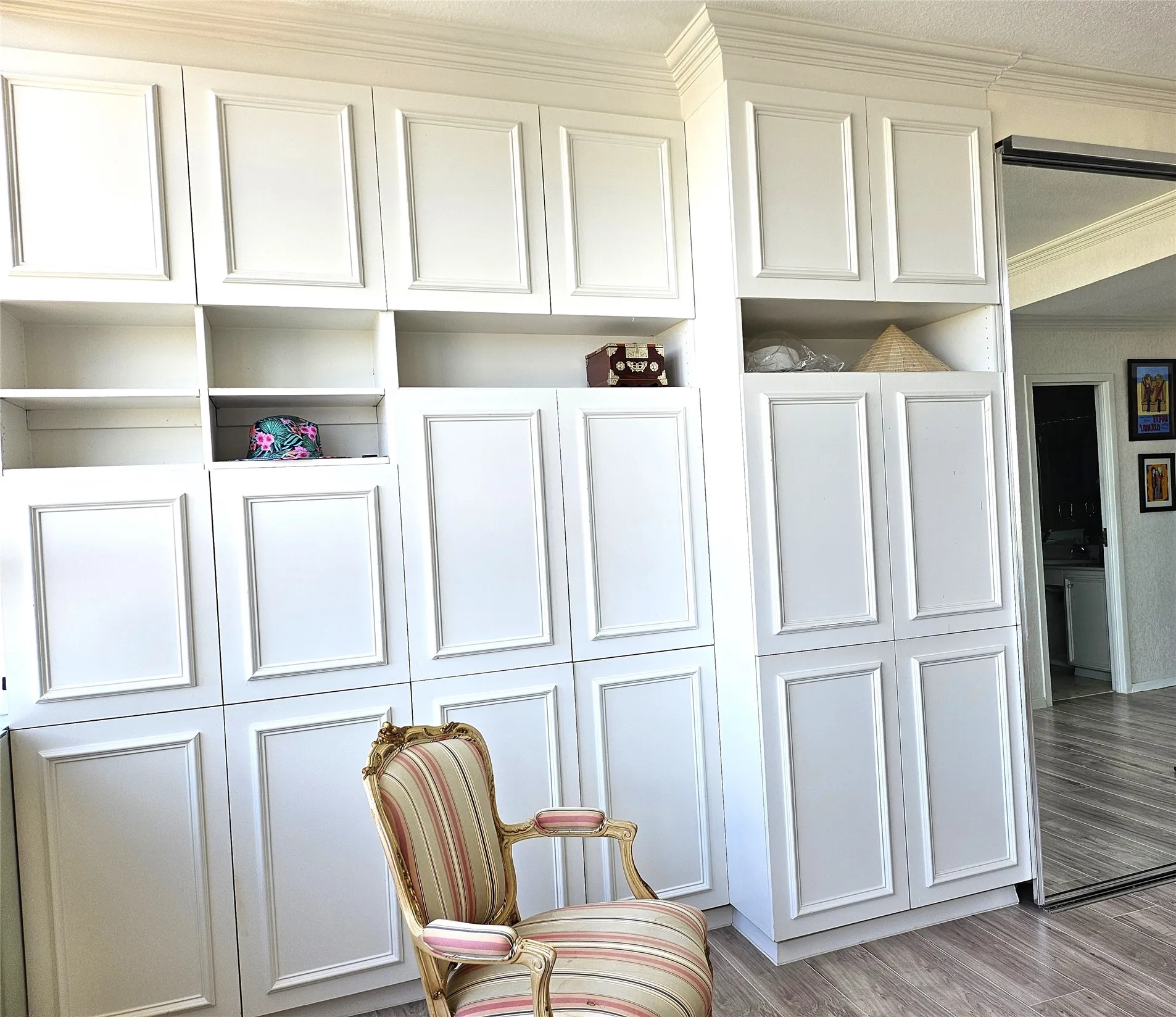 Condominium For Sale in Dallas County , 6335 W Northwest Highway 711, Dallas, Texas 75225, 3 Bedroom, 4 Bathroom, 2 Garage spaces, 2,353 Sqft, built in 1966, mls#21273249, Real Estate Agent in Dallas, Homes For Sale in Dallas county, Homes For Sale in Dallas, Realtor in Dallas Texas, Real Estate Brokerage Independent Realty Texas, Luminita Cordes Realtor