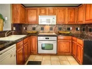 Single Family Residence For Rent in Dallas County , 907 Canal, Irving, Texas 75063, 3 Bedrooms, 3 Bathrooms, 2 Garage spaces, 1,763 Sqft, built in 1989, Price $2,500, mls#21272863, Real Estate Agent in Irving, Homes For Rent in Dallas county, Homes For Rent in Irving, Realtor in Irving Texas, Real Estate Brokerage Independent Realty Texas, Luminita Cordes Realtor