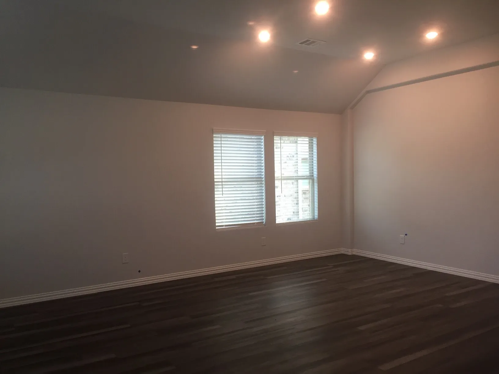 Single Family Residence For Rent in Denton County , 3113 Stallion Trail Way, Aubrey, Texas 76227, 4 Bedroom, 2 Bathroom, 2 Garage spaces, 2,155 Sqft, built in 2020, mls#21273098, Real Estate Agent in Aubrey, Homes For Rent in Denton county, Homes For Rent in Aubrey, Realtor in Aubrey Texas, Real Estate Brokerage Independent Realty Texas, Luminita Cordes Realtor