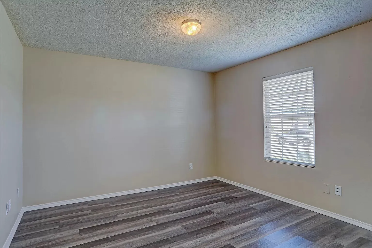 Single Family Residence For Rent in Collin County , 9929 George Washington Drive, Mc Kinney, Texas 75072, 3 Bedroom, 2 Bathroom, 2 Garage spaces, 1,700 Sqft, built in 2004, mls#21273264, Real Estate Agent in Mc Kinney, Homes For Rent in Collin county, Homes For Rent in Mc Kinney, Realtor in Mc Kinney Texas, Real Estate Brokerage Independent Realty Texas, Luminita Cordes Realtor