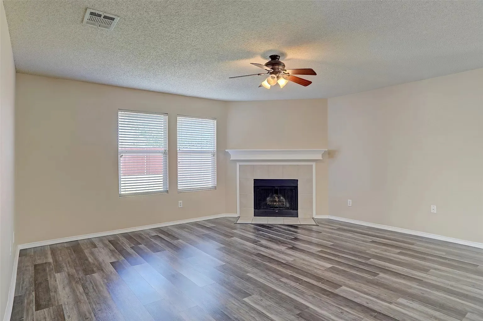 Single Family Residence For Rent in Collin County , 9929 George Washington Drive, Mc Kinney, Texas 75072, 3 Bedroom, 2 Bathroom, 2 Garage spaces, 1,700 Sqft, built in 2004, mls#21273264, Real Estate Agent in Mc Kinney, Homes For Rent in Collin county, Homes For Rent in Mc Kinney, Realtor in Mc Kinney Texas, Real Estate Brokerage Independent Realty Texas, Luminita Cordes Realtor
