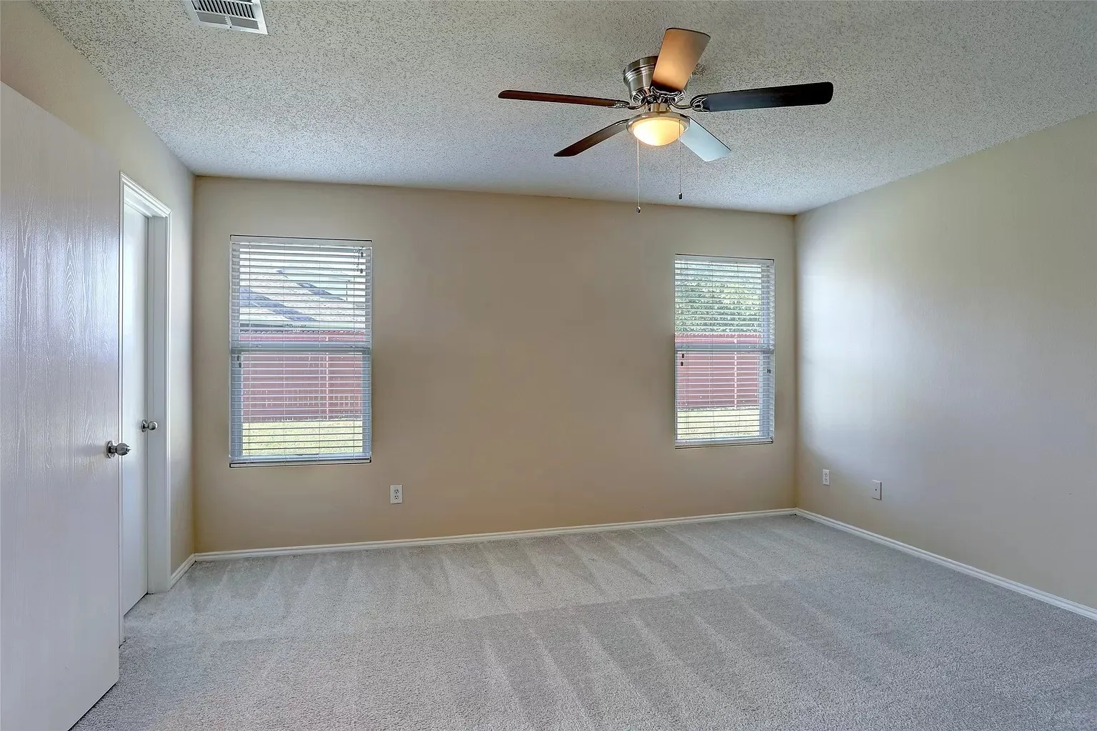 Single Family Residence For Rent in Collin County , 9929 George Washington Drive, Mc Kinney, Texas 75072, 3 Bedroom, 2 Bathroom, 2 Garage spaces, 1,700 Sqft, built in 2004, mls#21273264, Real Estate Agent in Mc Kinney, Homes For Rent in Collin county, Homes For Rent in Mc Kinney, Realtor in Mc Kinney Texas, Real Estate Brokerage Independent Realty Texas, Luminita Cordes Realtor