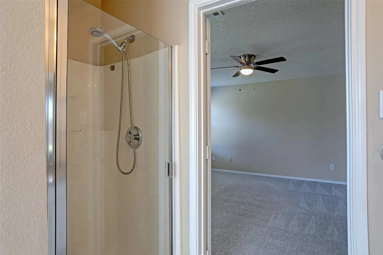 Single Family Residence For Rent in Collin County , 9929 George Washington Drive, Mc Kinney, Texas 75072, 3 Bedroom, 2 Bathroom, 2 Garage spaces, 1,700 Sqft, built in 2004, mls#21273264, Real Estate Agent in Mc Kinney, Homes For Rent in Collin county, Homes For Rent in Mc Kinney, Realtor in Mc Kinney Texas, Real Estate Brokerage Independent Realty Texas, Luminita Cordes Realtor