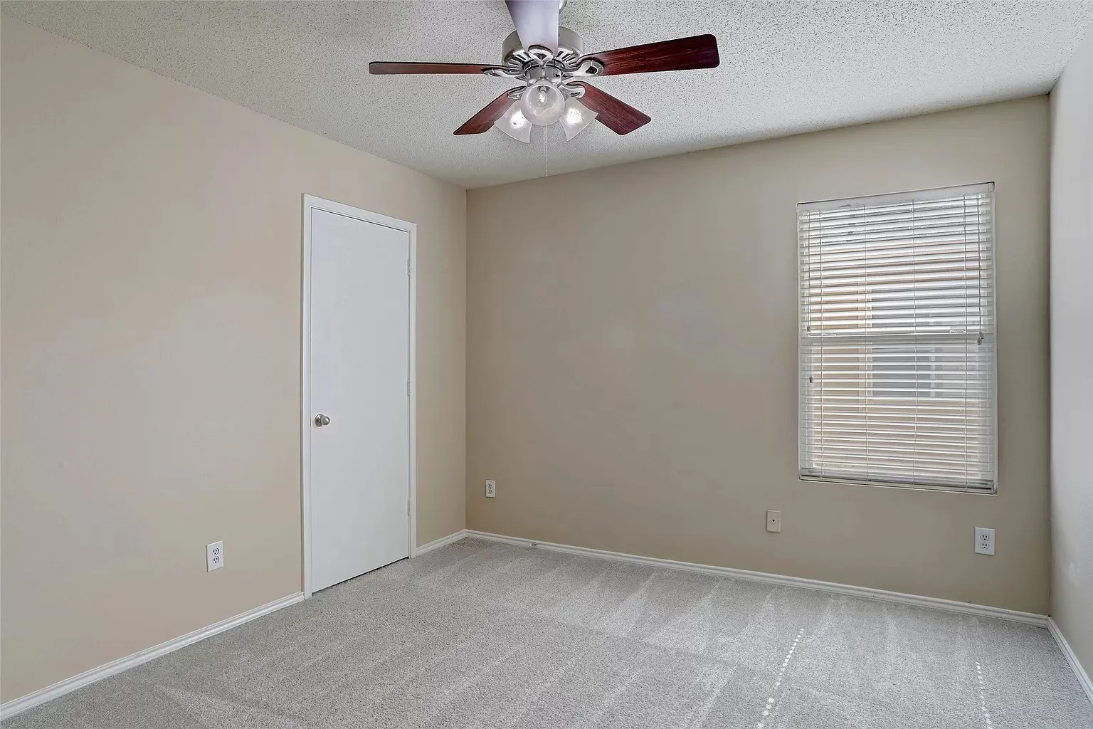 Single Family Residence For Rent in Collin County , 9929 George Washington Drive, Mc Kinney, Texas 75072, 3 Bedroom, 2 Bathroom, 2 Garage spaces, 1,700 Sqft, built in 2004, mls#21273264, Real Estate Agent in Mc Kinney, Homes For Rent in Collin county, Homes For Rent in Mc Kinney, Realtor in Mc Kinney Texas, Real Estate Brokerage Independent Realty Texas, Luminita Cordes Realtor
