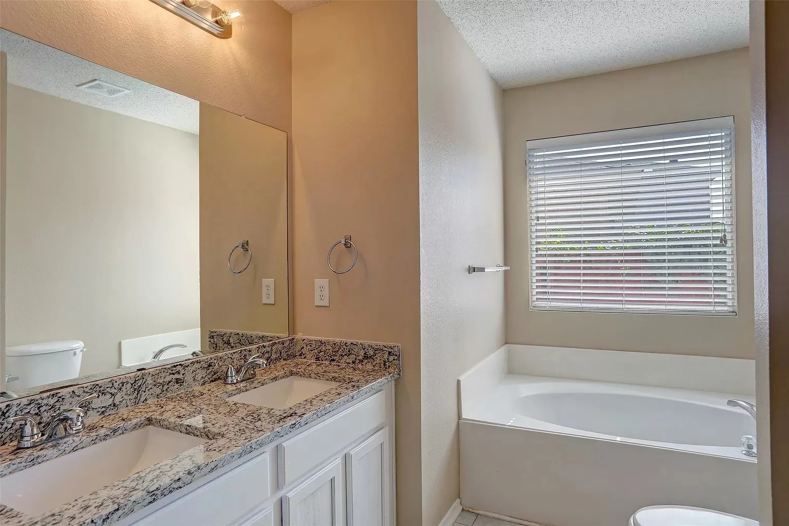 Single Family Residence For Rent in Collin County , 9929 George Washington Drive, Mc Kinney, Texas 75072, 3 Bedroom, 2 Bathroom, 2 Garage spaces, 1,700 Sqft, built in 2004, mls#21273264, Real Estate Agent in Mc Kinney, Homes For Rent in Collin county, Homes For Rent in Mc Kinney, Realtor in Mc Kinney Texas, Real Estate Brokerage Independent Realty Texas, Luminita Cordes Realtor