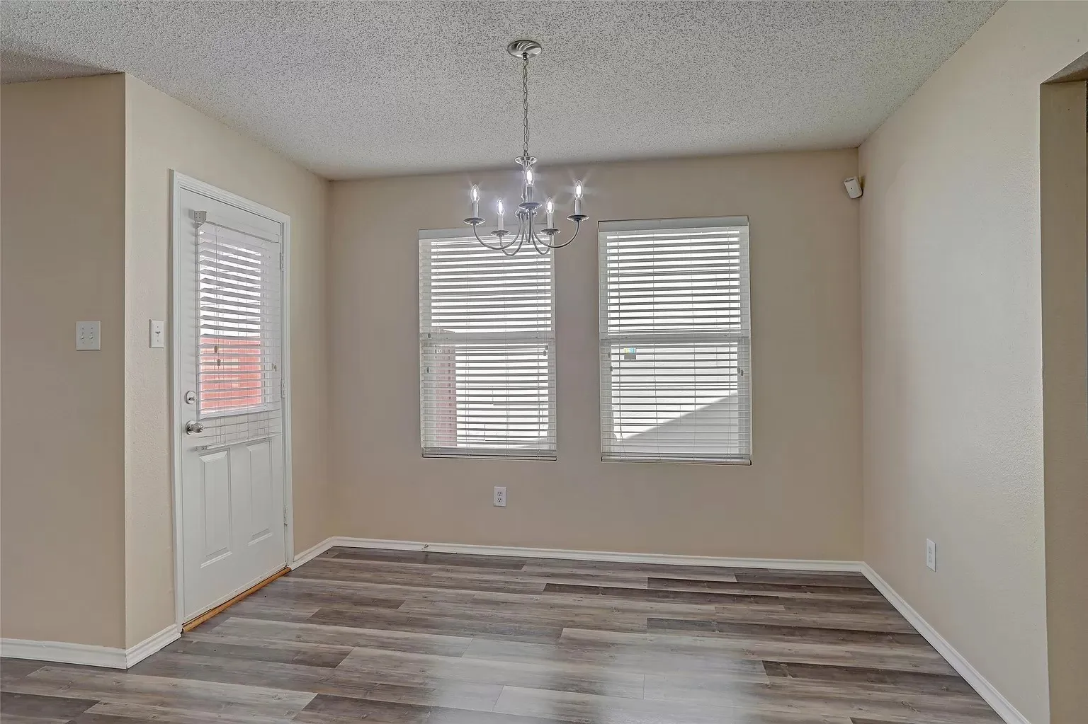 Single Family Residence For Rent in Collin County , 9929 George Washington Drive, Mc Kinney, Texas 75072, 3 Bedroom, 2 Bathroom, 2 Garage spaces, 1,700 Sqft, built in 2004, mls#21273264, Real Estate Agent in Mc Kinney, Homes For Rent in Collin county, Homes For Rent in Mc Kinney, Realtor in Mc Kinney Texas, Real Estate Brokerage Independent Realty Texas, Luminita Cordes Realtor