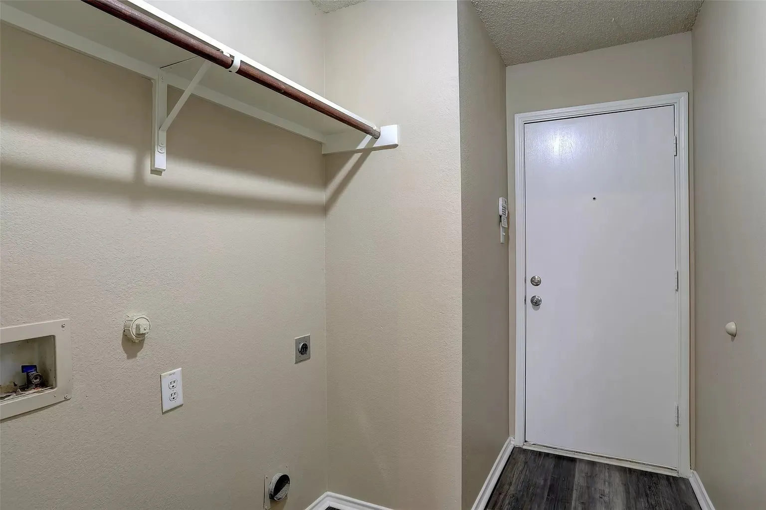 Single Family Residence For Rent in Collin County , 9929 George Washington Drive, Mc Kinney, Texas 75072, 3 Bedroom, 2 Bathroom, 2 Garage spaces, 1,700 Sqft, built in 2004, mls#21273264, Real Estate Agent in Mc Kinney, Homes For Rent in Collin county, Homes For Rent in Mc Kinney, Realtor in Mc Kinney Texas, Real Estate Brokerage Independent Realty Texas, Luminita Cordes Realtor