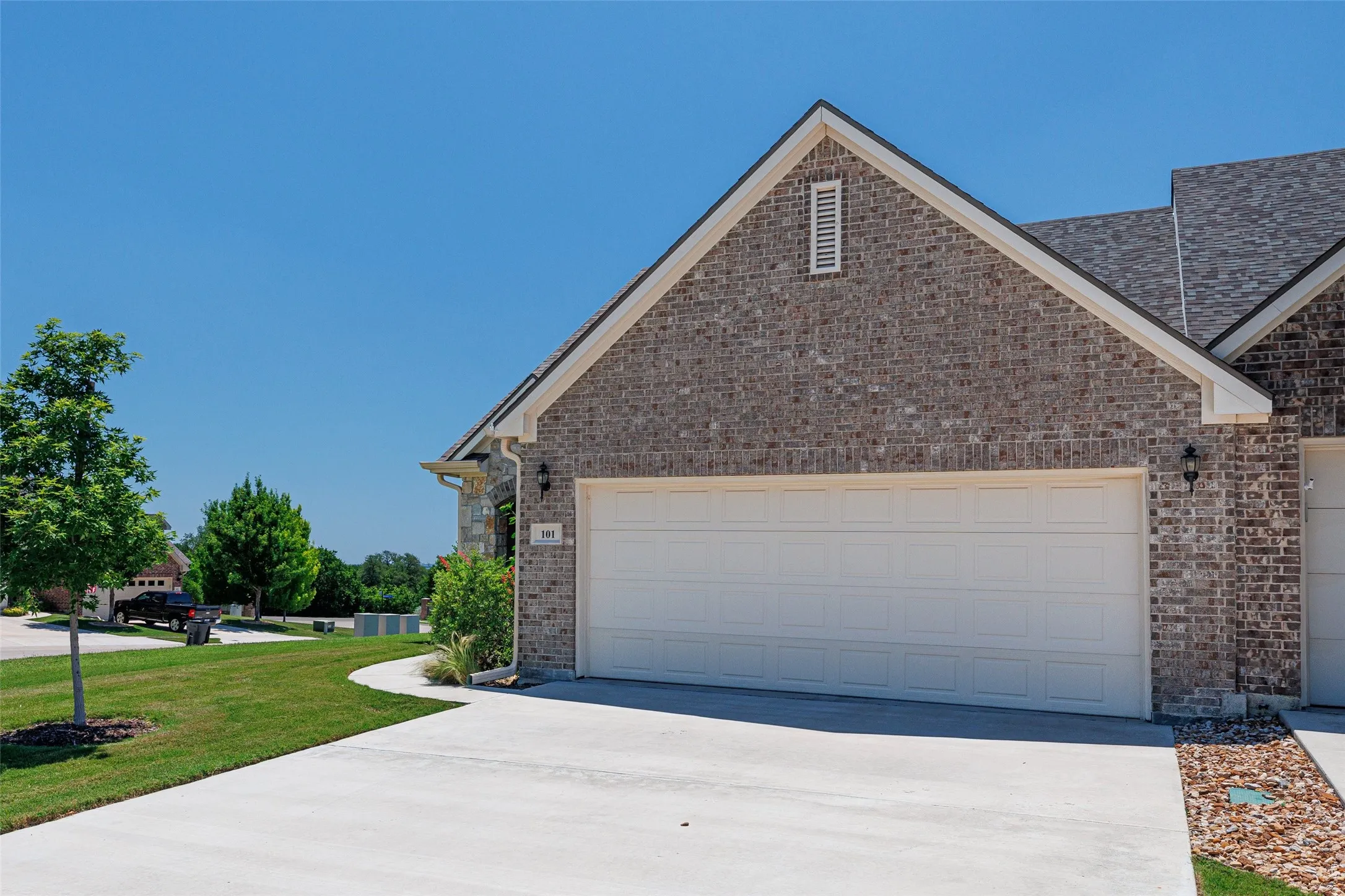 Townhouse For Sale in Parker County , 101 Legacy Boulevard, Weatherford, Texas 76085, 2 Bedroom, 2 Bathroom, 2 Garage spaces, 1,254 Sqft, built in 2017, mls#21273281, Real Estate Agent in Weatherford, Homes For Sale in Parker county, Homes For Sale in Weatherford, Realtor in Weatherford Texas, Real Estate Brokerage Independent Realty Texas, Luminita Cordes Realtor