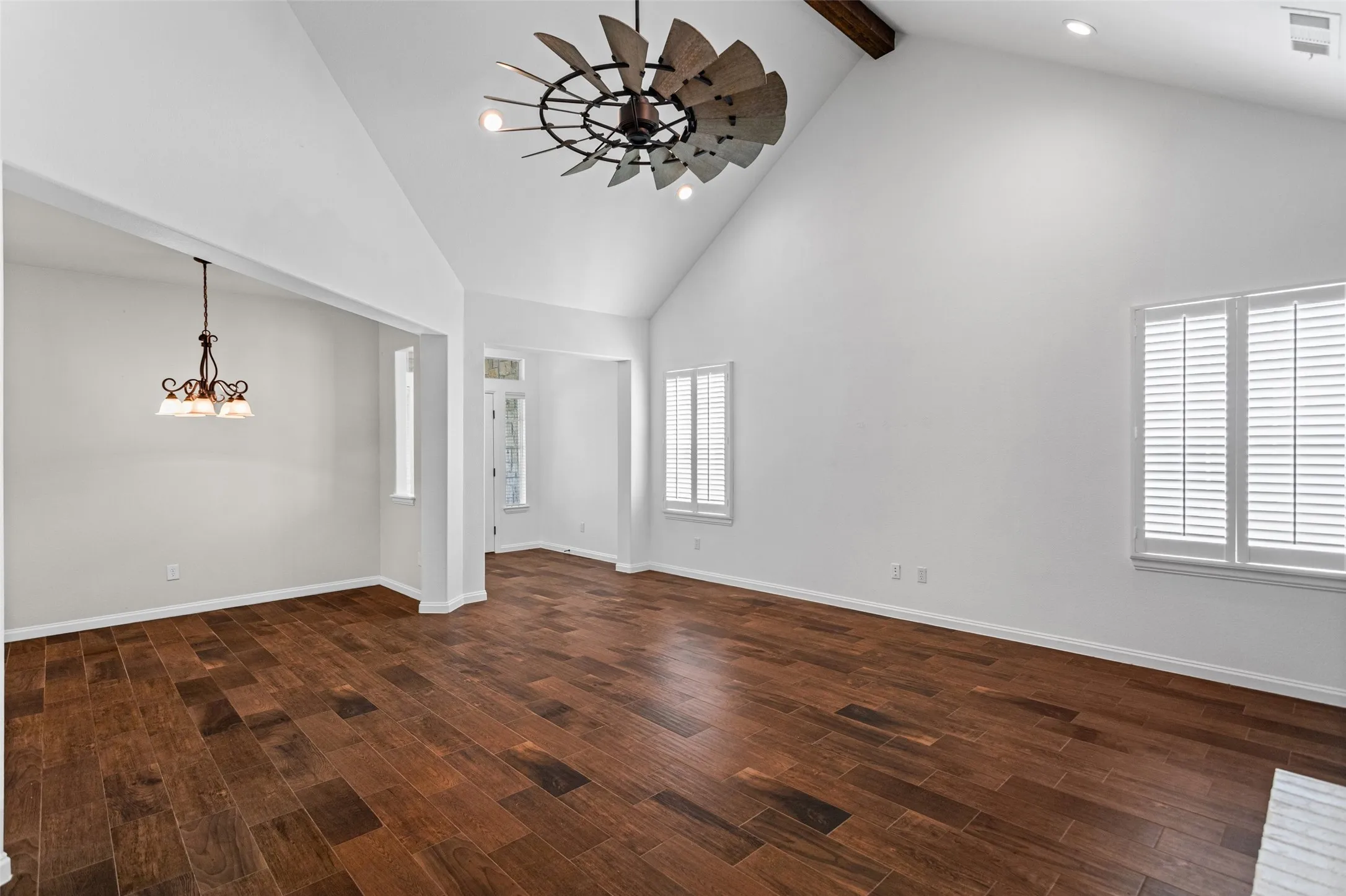 Townhouse For Sale in Parker County , 101 Legacy Boulevard, Weatherford, Texas 76085, 2 Bedroom, 2 Bathroom, 2 Garage spaces, 1,254 Sqft, built in 2017, mls#21273281, Real Estate Agent in Weatherford, Homes For Sale in Parker county, Homes For Sale in Weatherford, Realtor in Weatherford Texas, Real Estate Brokerage Independent Realty Texas, Luminita Cordes Realtor