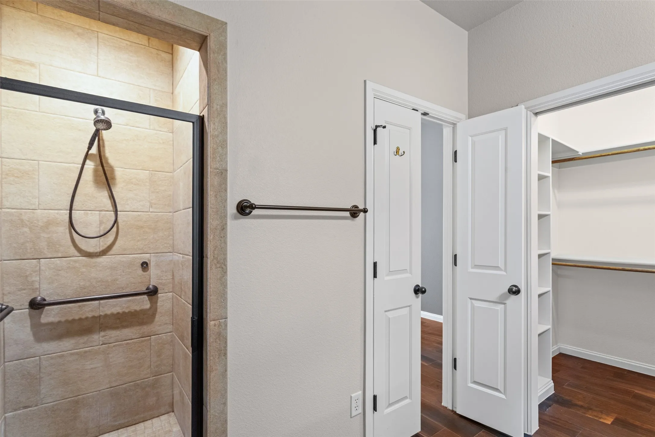 Townhouse For Sale in Parker County , 101 Legacy Boulevard, Weatherford, Texas 76085, 2 Bedroom, 2 Bathroom, 2 Garage spaces, 1,254 Sqft, built in 2017, mls#21273281, Real Estate Agent in Weatherford, Homes For Sale in Parker county, Homes For Sale in Weatherford, Realtor in Weatherford Texas, Real Estate Brokerage Independent Realty Texas, Luminita Cordes Realtor