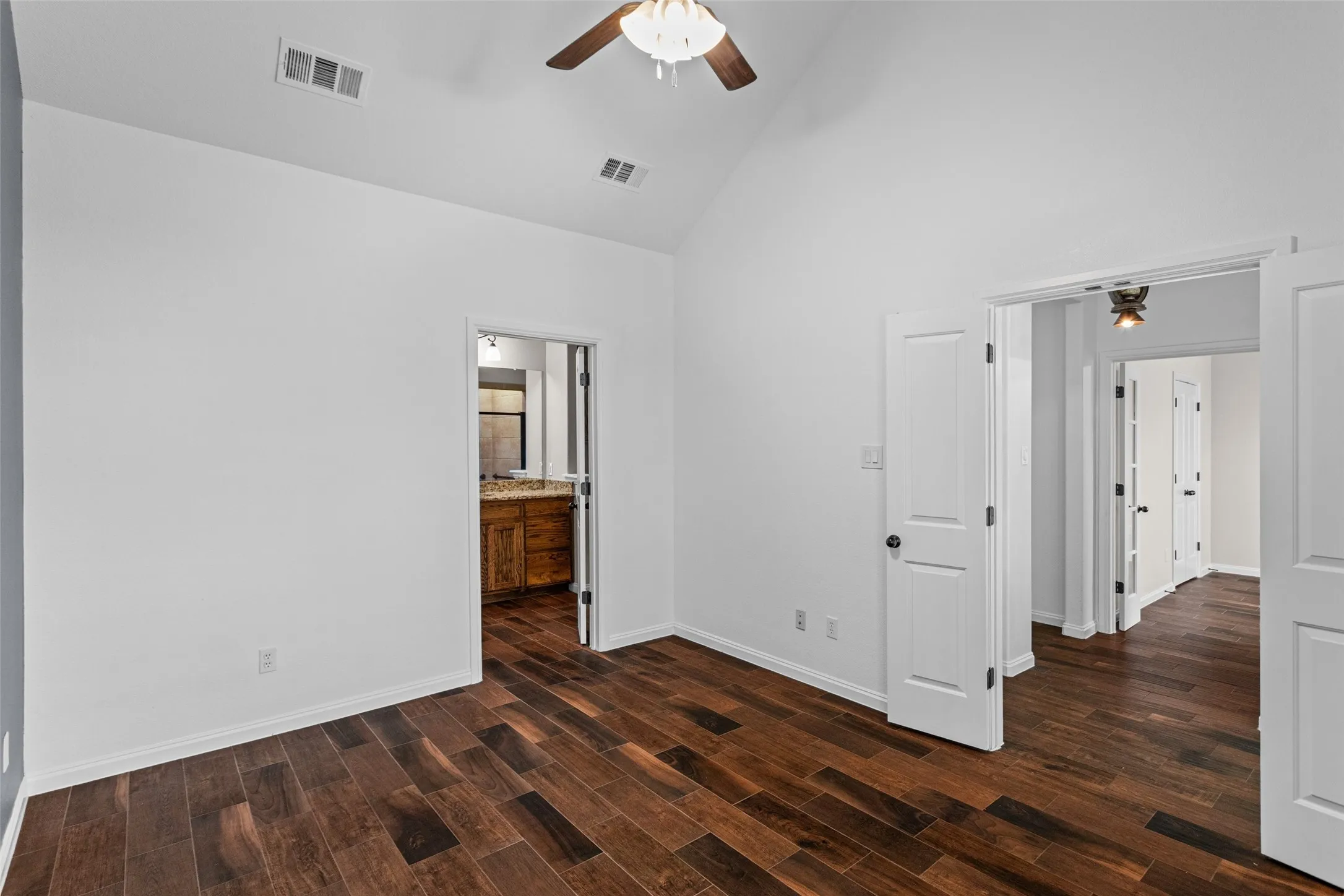 Townhouse For Sale in Parker County , 101 Legacy Boulevard, Weatherford, Texas 76085, 2 Bedroom, 2 Bathroom, 2 Garage spaces, 1,254 Sqft, built in 2017, mls#21273281, Real Estate Agent in Weatherford, Homes For Sale in Parker county, Homes For Sale in Weatherford, Realtor in Weatherford Texas, Real Estate Brokerage Independent Realty Texas, Luminita Cordes Realtor