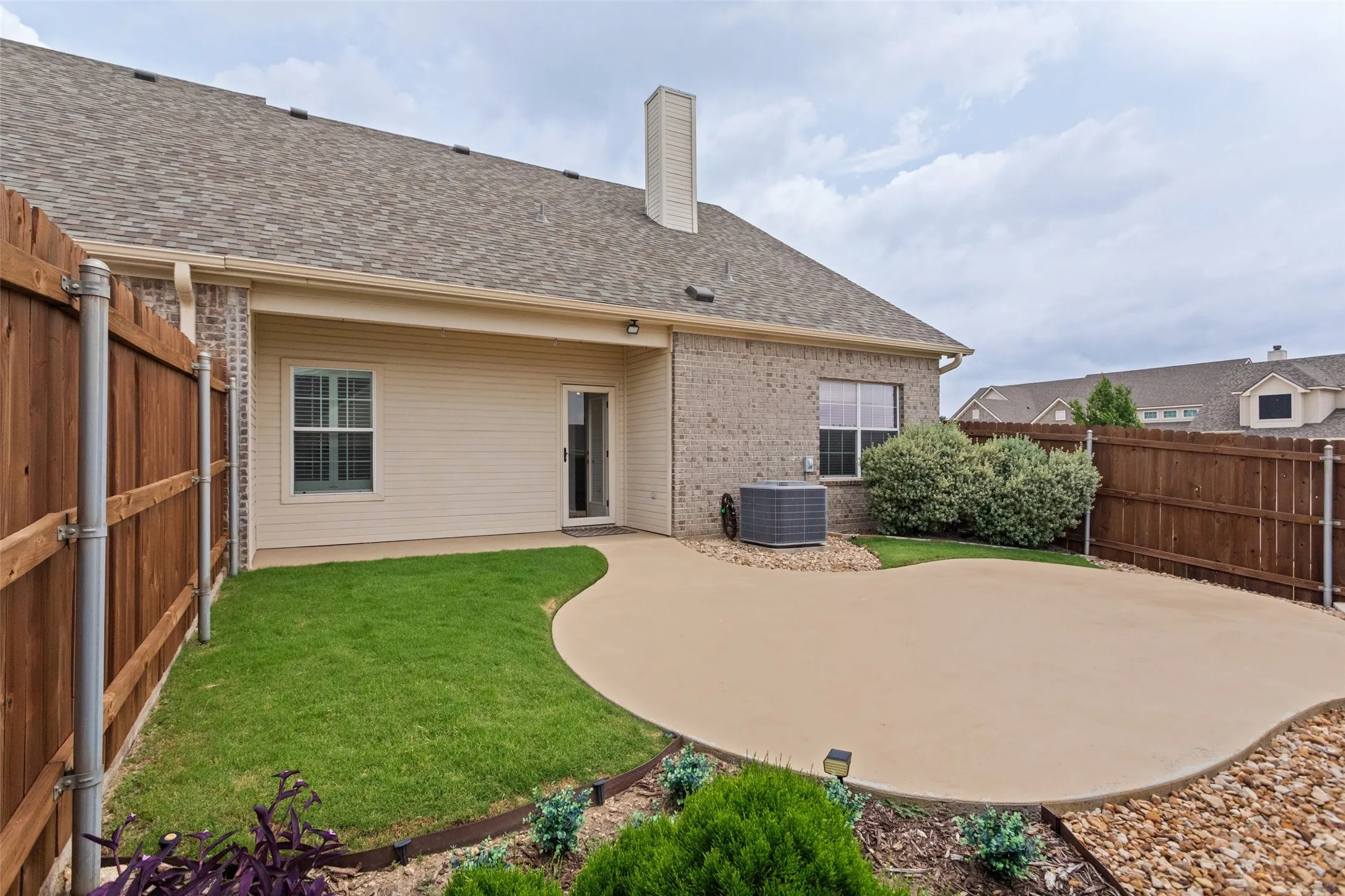 Townhouse For Sale in Parker County , 101 Legacy Boulevard, Weatherford, Texas 76085, 2 Bedroom, 2 Bathroom, 2 Garage spaces, 1,254 Sqft, built in 2017, mls#21273281, Real Estate Agent in Weatherford, Homes For Sale in Parker county, Homes For Sale in Weatherford, Realtor in Weatherford Texas, Real Estate Brokerage Independent Realty Texas, Luminita Cordes Realtor