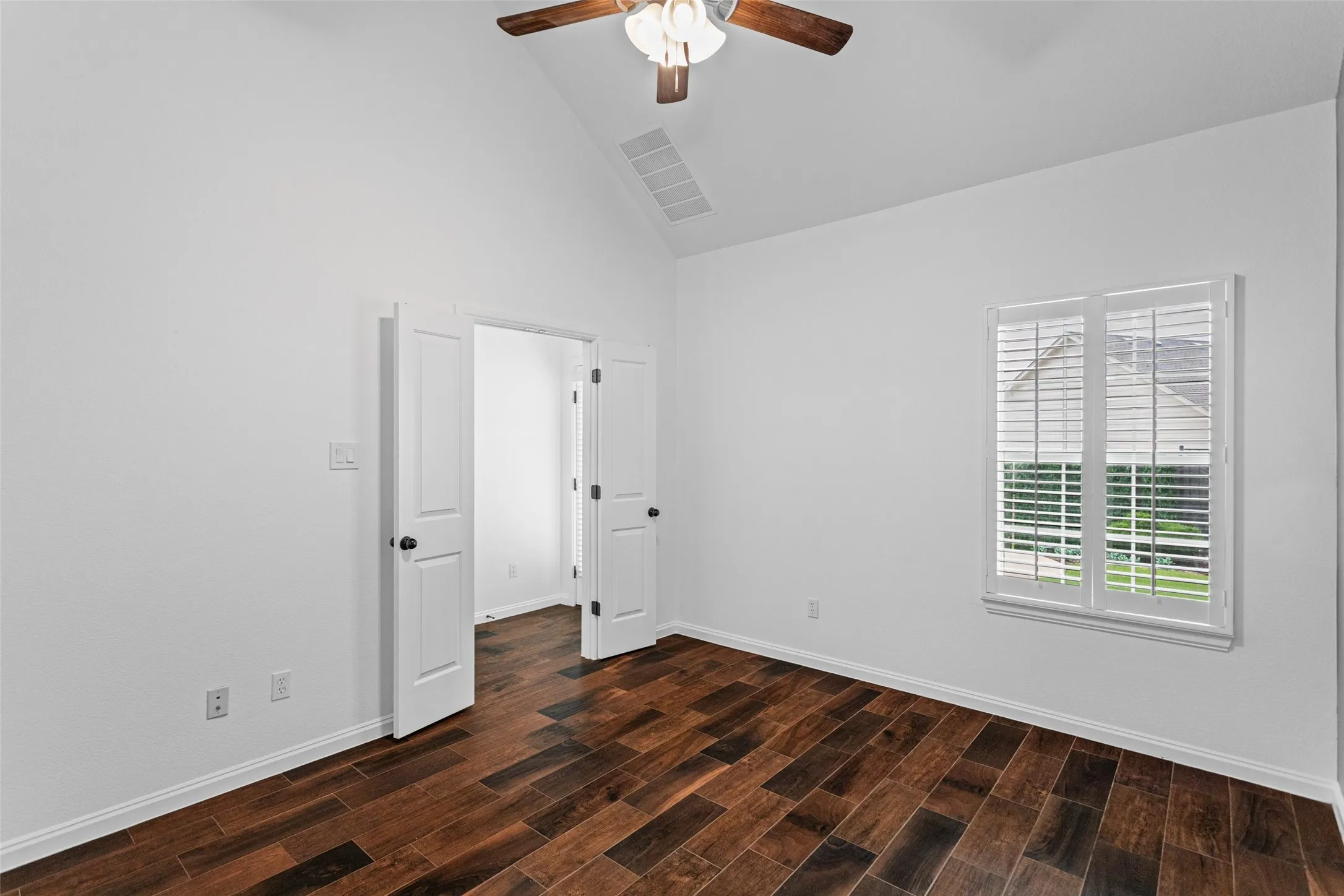 Townhouse For Sale in Parker County , 101 Legacy Boulevard, Weatherford, Texas 76085, 2 Bedroom, 2 Bathroom, 2 Garage spaces, 1,254 Sqft, built in 2017, mls#21273281, Real Estate Agent in Weatherford, Homes For Sale in Parker county, Homes For Sale in Weatherford, Realtor in Weatherford Texas, Real Estate Brokerage Independent Realty Texas, Luminita Cordes Realtor