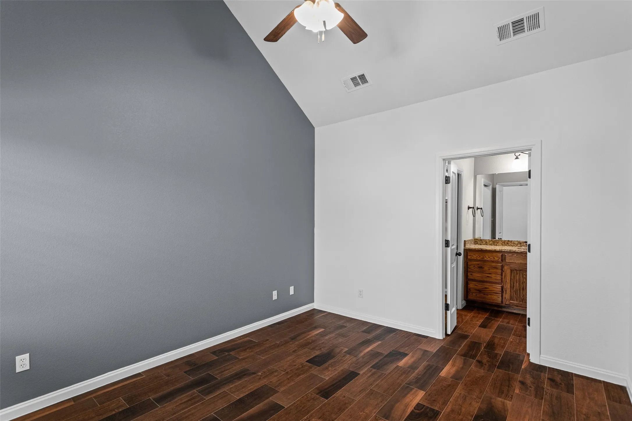 Townhouse For Sale in Parker County , 101 Legacy Boulevard, Weatherford, Texas 76085, 2 Bedroom, 2 Bathroom, 2 Garage spaces, 1,254 Sqft, built in 2017, mls#21273281, Real Estate Agent in Weatherford, Homes For Sale in Parker county, Homes For Sale in Weatherford, Realtor in Weatherford Texas, Real Estate Brokerage Independent Realty Texas, Luminita Cordes Realtor