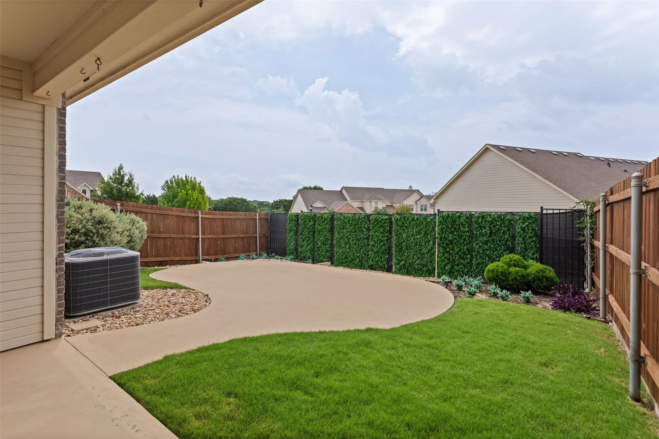 Townhouse For Sale in Parker County , 101 Legacy Boulevard, Weatherford, Texas 76085, 2 Bedroom, 2 Bathroom, 2 Garage spaces, 1,254 Sqft, built in 2017, mls#21273281, Real Estate Agent in Weatherford, Homes For Sale in Parker county, Homes For Sale in Weatherford, Realtor in Weatherford Texas, Real Estate Brokerage Independent Realty Texas, Luminita Cordes Realtor