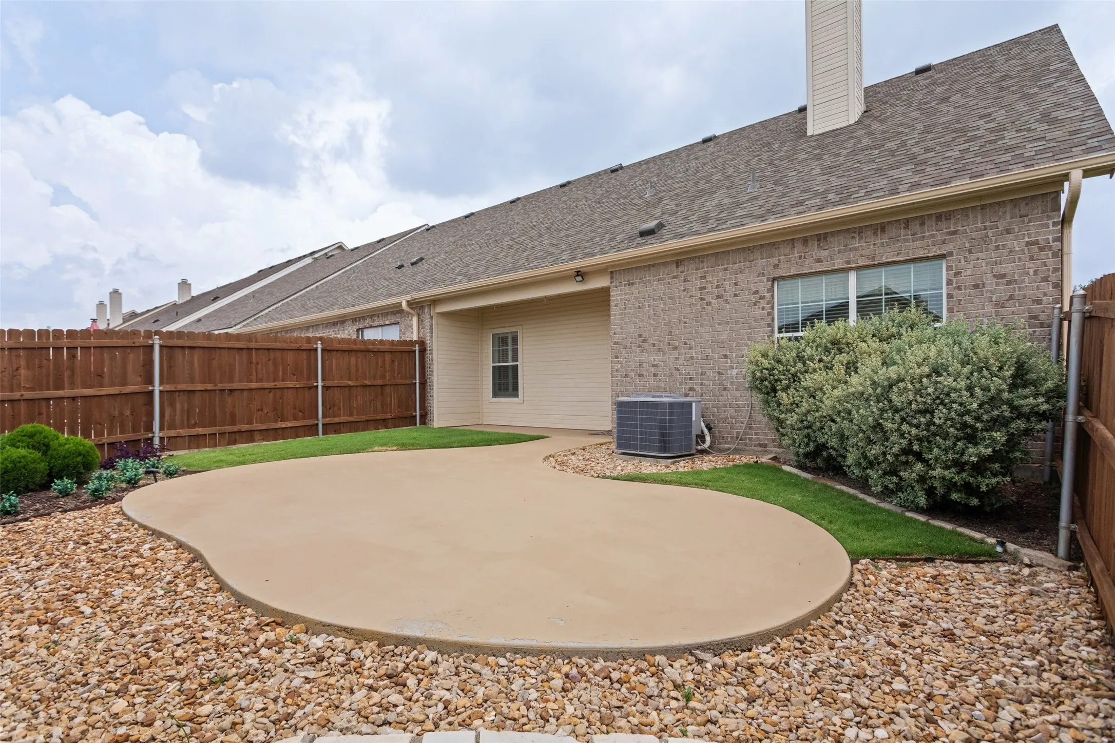Townhouse For Sale in Parker County , 101 Legacy Boulevard, Weatherford, Texas 76085, 2 Bedroom, 2 Bathroom, 2 Garage spaces, 1,254 Sqft, built in 2017, mls#21273281, Real Estate Agent in Weatherford, Homes For Sale in Parker county, Homes For Sale in Weatherford, Realtor in Weatherford Texas, Real Estate Brokerage Independent Realty Texas, Luminita Cordes Realtor