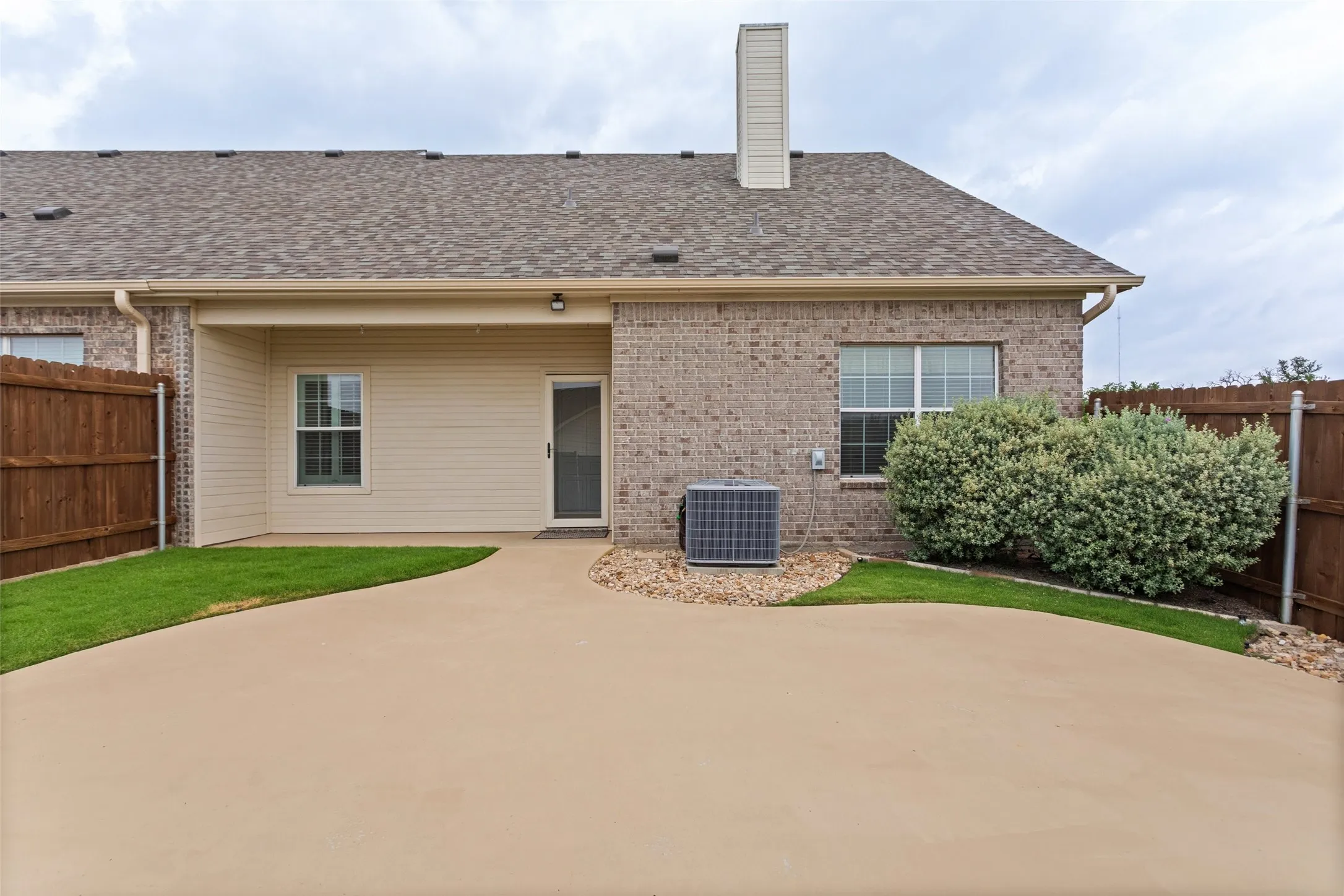 Townhouse For Sale in Parker County , 101 Legacy Boulevard, Weatherford, Texas 76085, 2 Bedroom, 2 Bathroom, 2 Garage spaces, 1,254 Sqft, built in 2017, mls#21273281, Real Estate Agent in Weatherford, Homes For Sale in Parker county, Homes For Sale in Weatherford, Realtor in Weatherford Texas, Real Estate Brokerage Independent Realty Texas, Luminita Cordes Realtor