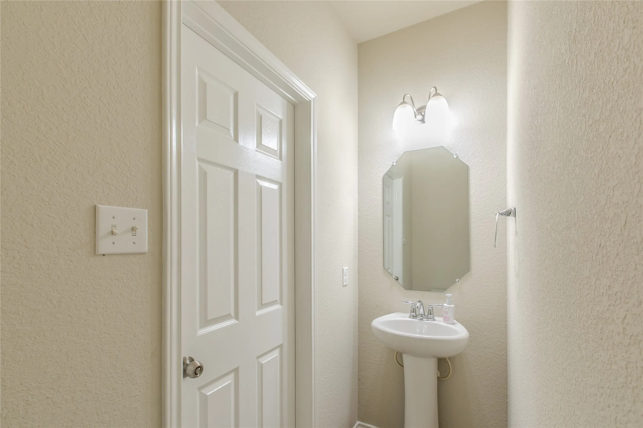 Single Family Residence For Sale in Mc Lennan County , 5412 TAMA Drive, Waco, Texas 76708, 4 Bedrooms, 3 Bathrooms, 2 Garage spaces, 1,922 Sqft, built in 2016, Price $287,900, mls#21273259, Real Estate Agent in Waco, Homes For Sale in Mc Lennan county, Homes For Sale in Waco, Realtor in Waco Texas, Real Estate Brokerage Independent Realty Texas, Luminita Cordes Realtor
