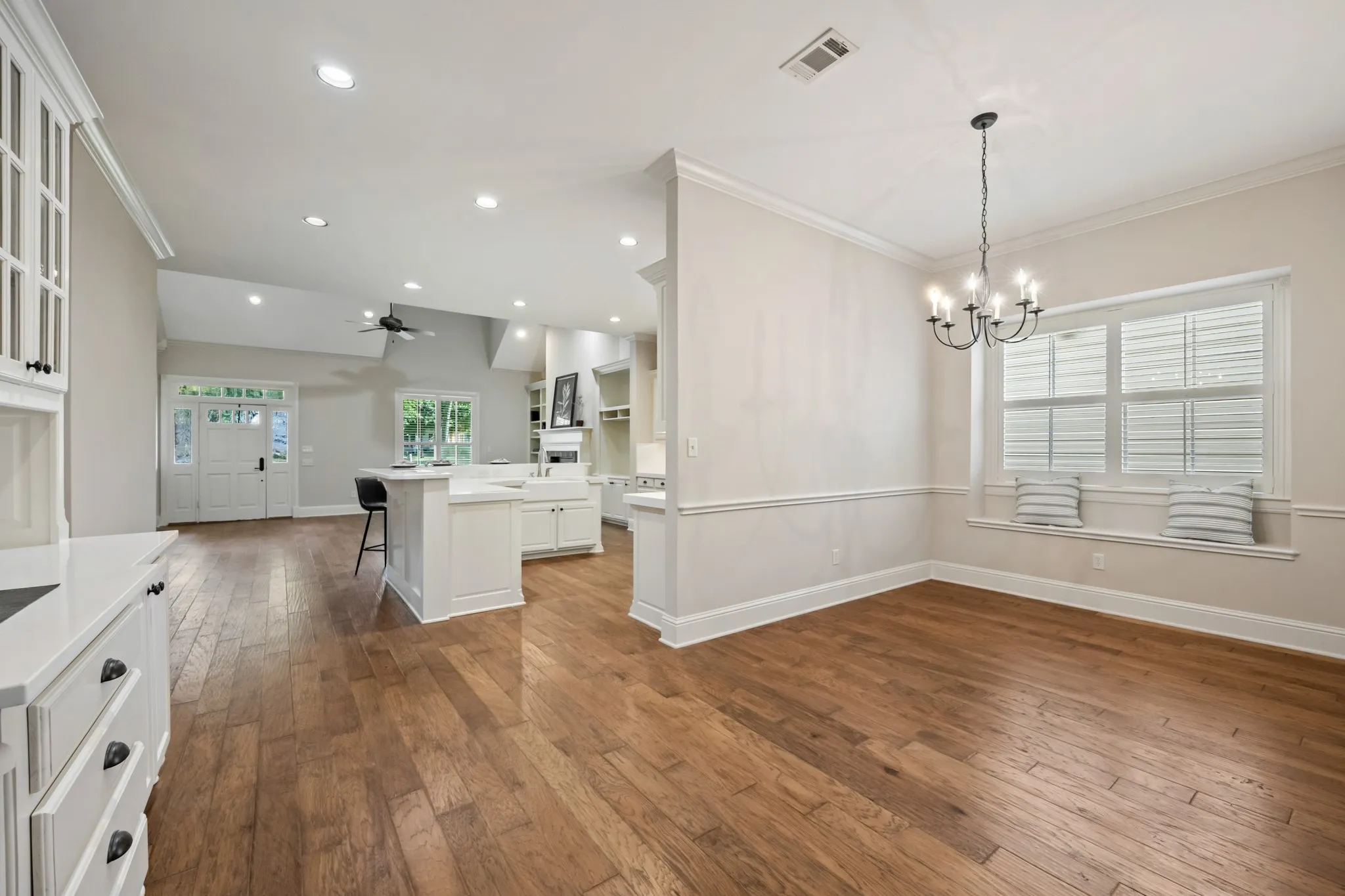 Single Family Residence For Sale in Rockwall County , 895 Ivy Lane, Rockwall, Texas 75087, 3 Bedroom, 3 Bathroom, 2 Garage spaces, 3,177 Sqft, built in 2007, mls#21273303, Real Estate Agent in Rockwall, Homes For Sale in Rockwall county, Homes For Sale in Rockwall, Realtor in Rockwall Texas, Real Estate Brokerage Independent Realty Texas, Luminita Cordes Realtor