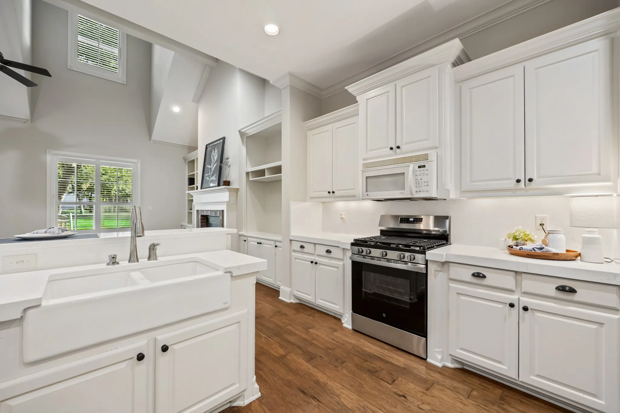 Single Family Residence For Sale in Rockwall County , 895 Ivy Lane, Rockwall, Texas 75087, 3 Bedroom, 3 Bathroom, 2 Garage spaces, 3,177 Sqft, built in 2007, mls#21273303, Real Estate Agent in Rockwall, Homes For Sale in Rockwall county, Homes For Sale in Rockwall, Realtor in Rockwall Texas, Real Estate Brokerage Independent Realty Texas, Luminita Cordes Realtor
