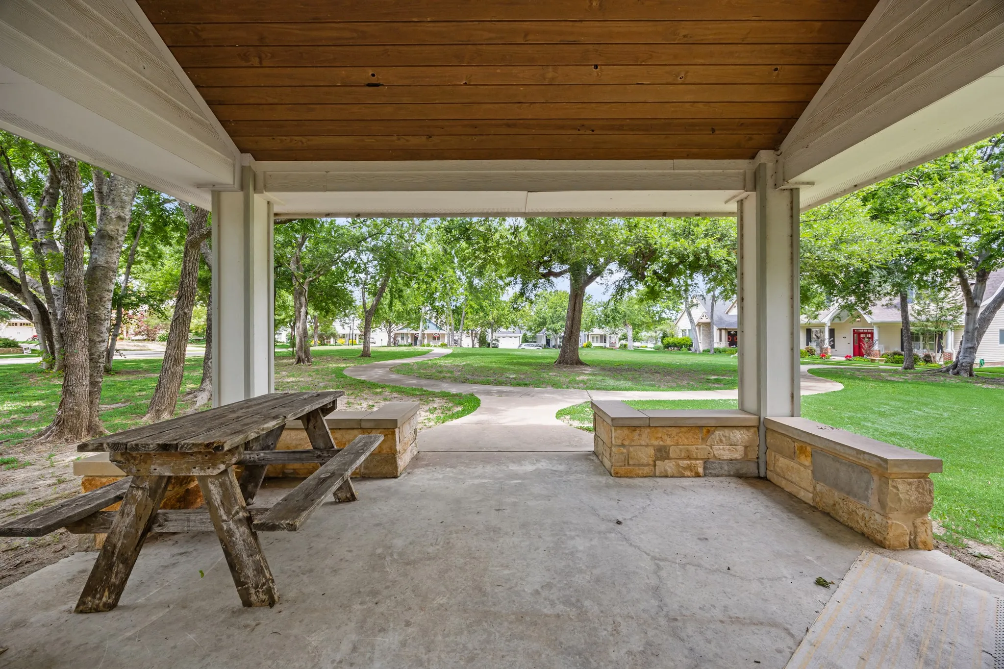 Single Family Residence For Sale in Rockwall County , 895 Ivy Lane, Rockwall, Texas 75087, 3 Bedroom, 3 Bathroom, 2 Garage spaces, 3,177 Sqft, built in 2007, mls#21273303, Real Estate Agent in Rockwall, Homes For Sale in Rockwall county, Homes For Sale in Rockwall, Realtor in Rockwall Texas, Real Estate Brokerage Independent Realty Texas, Luminita Cordes Realtor