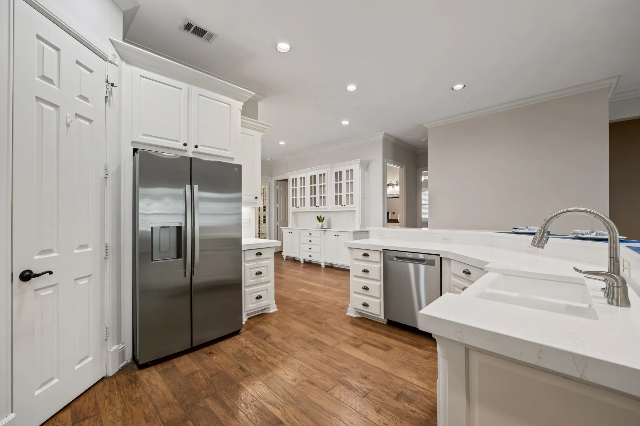 Single Family Residence For Sale in Rockwall County , 895 Ivy Lane, Rockwall, Texas 75087, 3 Bedroom, 3 Bathroom, 2 Garage spaces, 3,177 Sqft, built in 2007, mls#21273303, Real Estate Agent in Rockwall, Homes For Sale in Rockwall county, Homes For Sale in Rockwall, Realtor in Rockwall Texas, Real Estate Brokerage Independent Realty Texas, Luminita Cordes Realtor