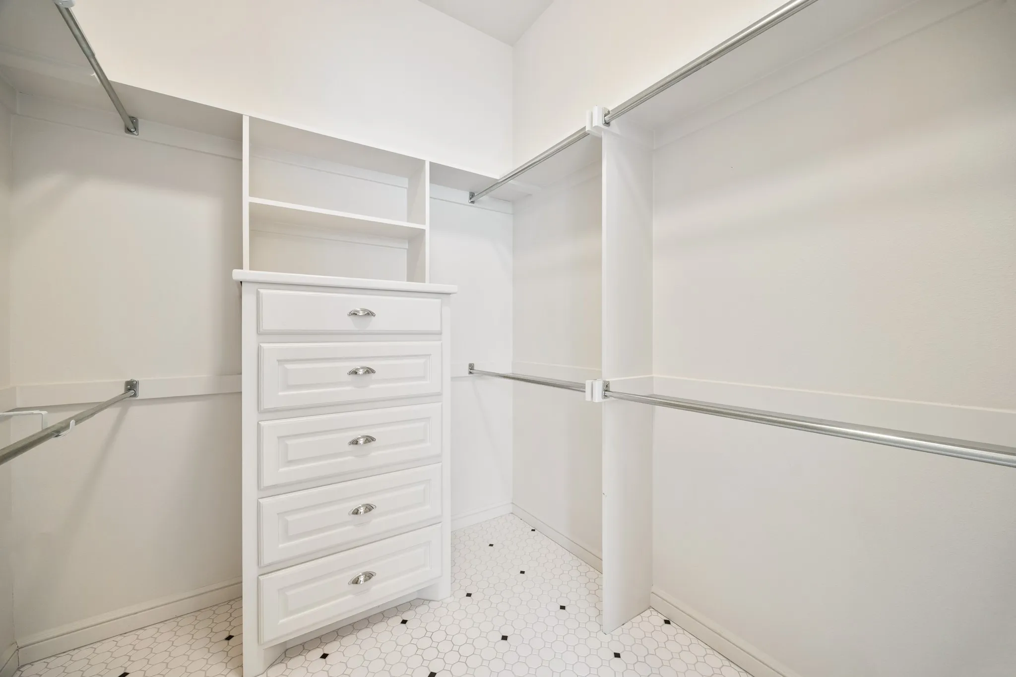 Single Family Residence For Sale in Rockwall County , 895 Ivy Lane, Rockwall, Texas 75087, 3 Bedroom, 3 Bathroom, 2 Garage spaces, 3,177 Sqft, built in 2007, mls#21273303, Real Estate Agent in Rockwall, Homes For Sale in Rockwall county, Homes For Sale in Rockwall, Realtor in Rockwall Texas, Real Estate Brokerage Independent Realty Texas, Luminita Cordes Realtor
