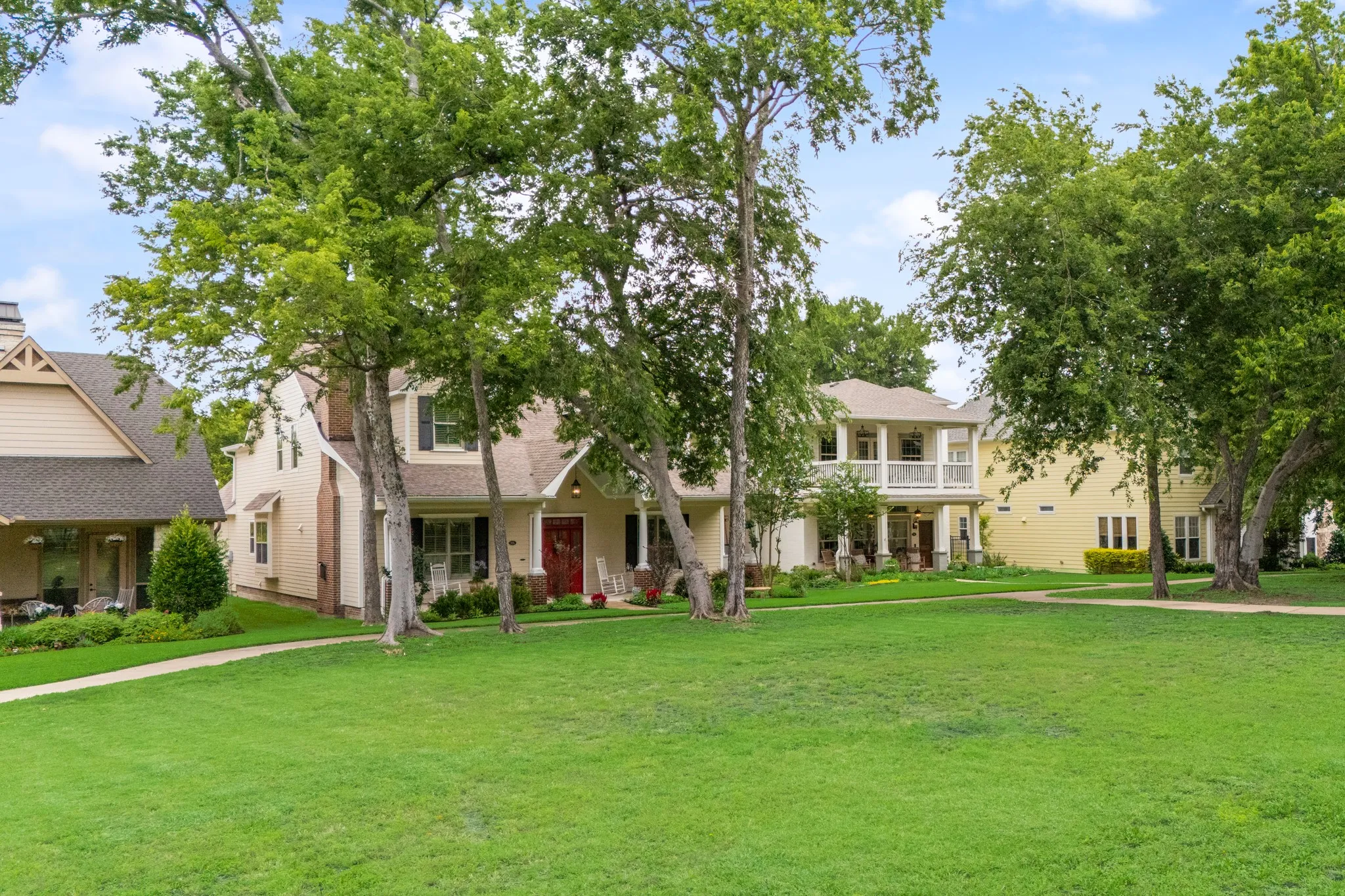 Single Family Residence For Sale in Rockwall County , 895 Ivy Lane, Rockwall, Texas 75087, 3 Bedroom, 3 Bathroom, 2 Garage spaces, 3,177 Sqft, built in 2007, mls#21273303, Real Estate Agent in Rockwall, Homes For Sale in Rockwall county, Homes For Sale in Rockwall, Realtor in Rockwall Texas, Real Estate Brokerage Independent Realty Texas, Luminita Cordes Realtor