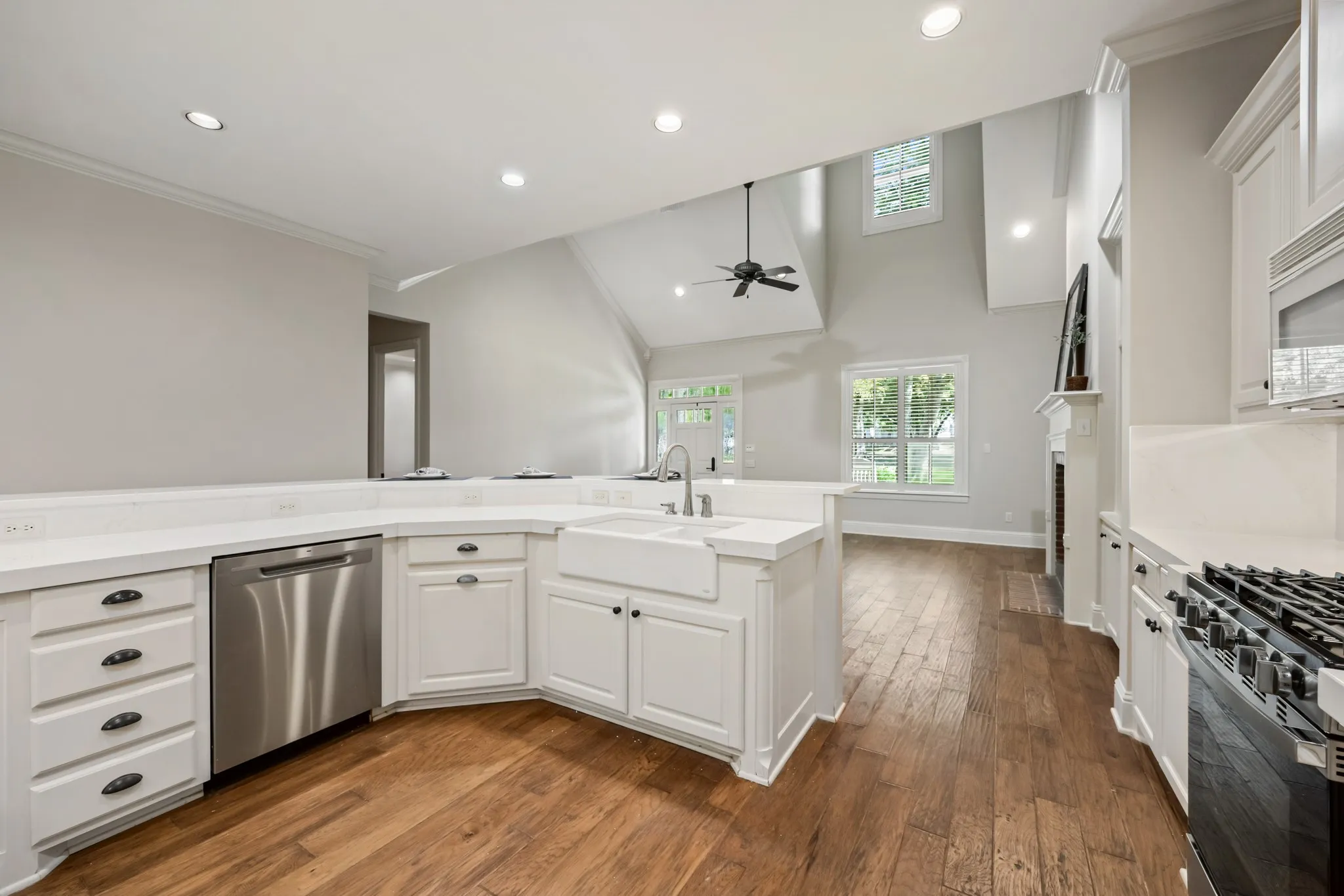 Single Family Residence For Sale in Rockwall County , 895 Ivy Lane, Rockwall, Texas 75087, 3 Bedroom, 3 Bathroom, 2 Garage spaces, 3,177 Sqft, built in 2007, mls#21273303, Real Estate Agent in Rockwall, Homes For Sale in Rockwall county, Homes For Sale in Rockwall, Realtor in Rockwall Texas, Real Estate Brokerage Independent Realty Texas, Luminita Cordes Realtor