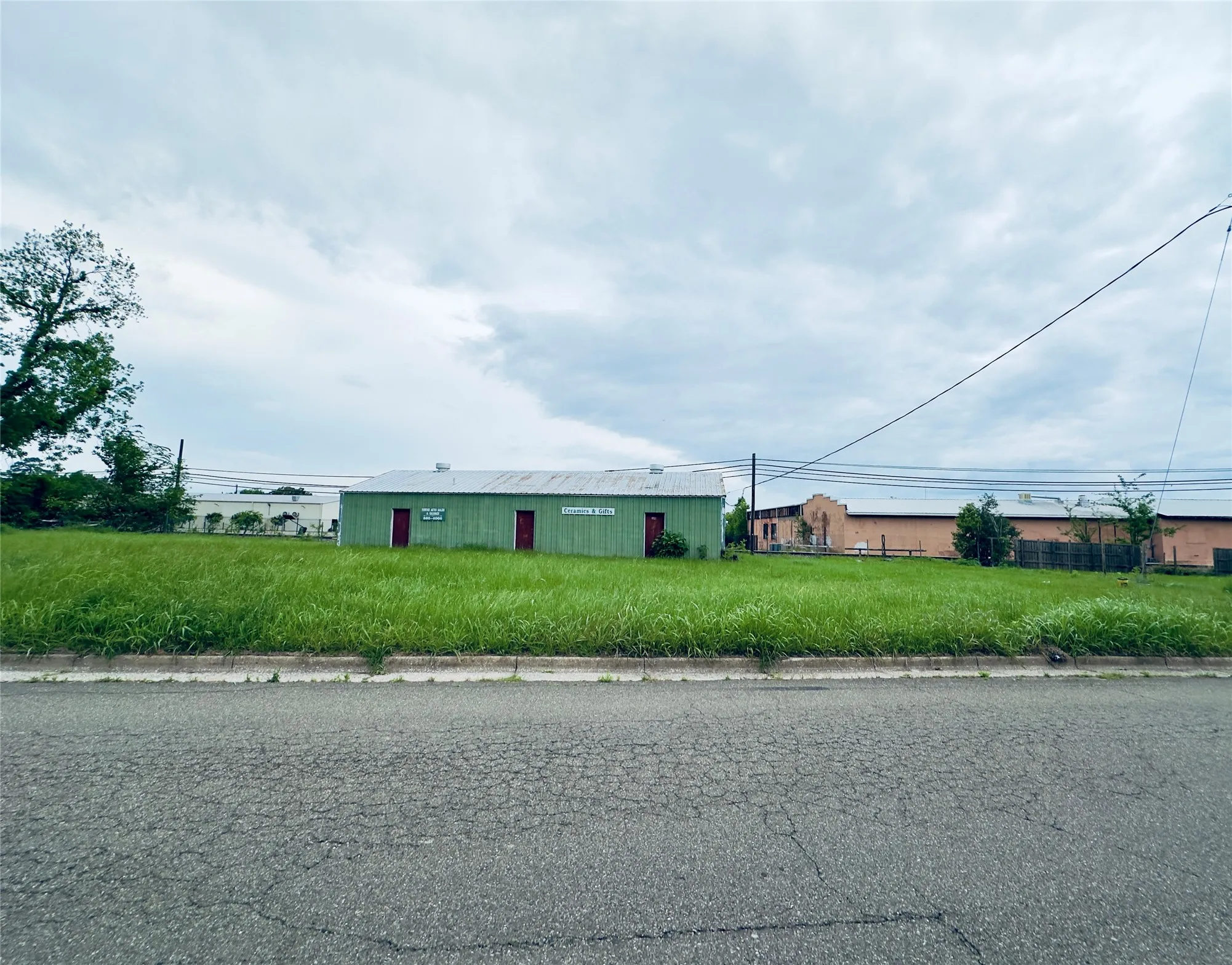 Industrial For Sale in Hopkins County , 300 W Hinnant Street, Sulphur Springs, Texas 75482, 0, 0, Garage spaces, 0 Sqft, built in 0, mls#21273342, Real Estate Agent in Sulphur Springs, Homes For Sale in Hopkins county, Homes For Sale in Sulphur Springs, Realtor in Sulphur Springs Texas, Real Estate Brokerage Independent Realty Texas, Luminita Cordes Realtor