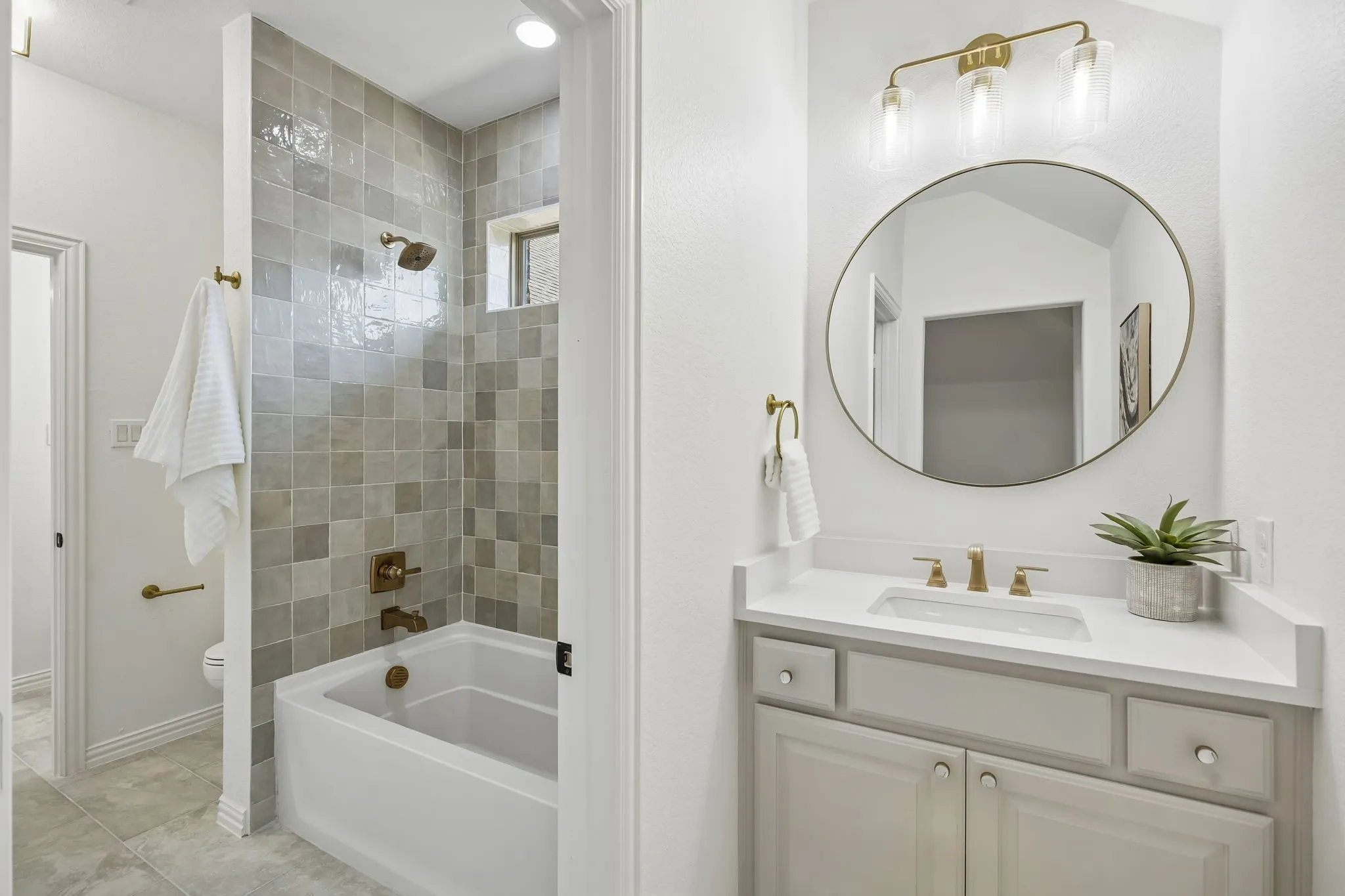 Single Family Residence For Sale in Tarrant County , 2601 Fairhill Lane, Flower Mound, Texas 75022, 4 Bedroom, 5 Bathroom, 3 Garage spaces, 4,100 Sqft, built in 2015, mls#21271557, Real Estate Agent in Flower Mound, Homes For Sale in Tarrant county, Homes For Sale in Flower Mound, Realtor in Flower Mound Texas, Real Estate Brokerage Independent Realty Texas, Luminita Cordes Realtor