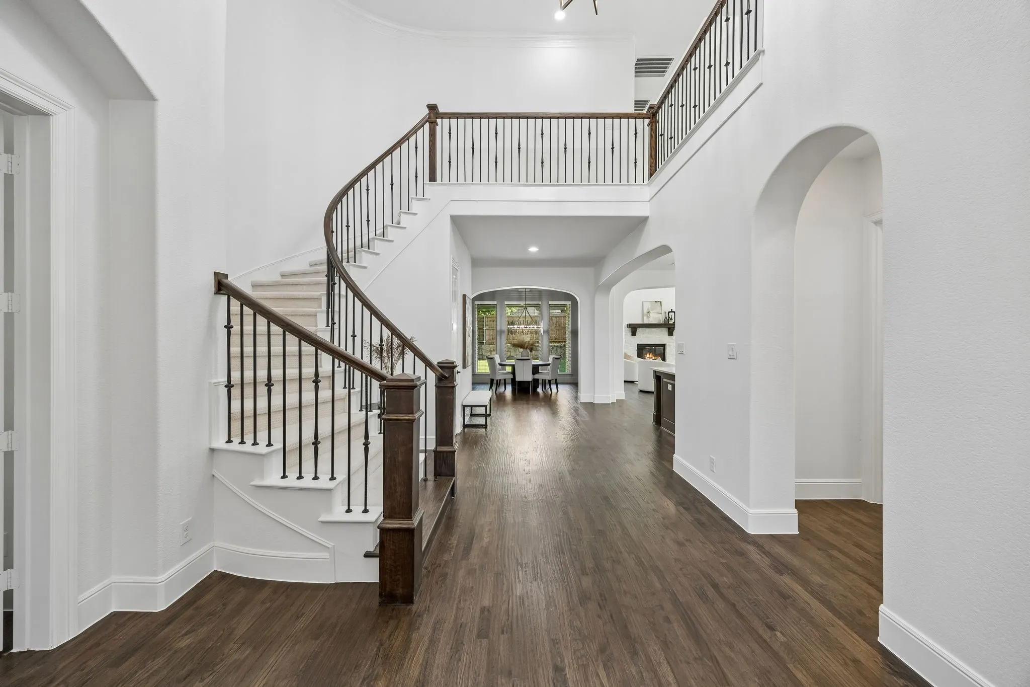 Single Family Residence For Sale in Tarrant County , 2601 Fairhill Lane, Flower Mound, Texas 75022, 4 Bedroom, 5 Bathroom, 3 Garage spaces, 4,100 Sqft, built in 2015, mls#21271557, Real Estate Agent in Flower Mound, Homes For Sale in Tarrant county, Homes For Sale in Flower Mound, Realtor in Flower Mound Texas, Real Estate Brokerage Independent Realty Texas, Luminita Cordes Realtor