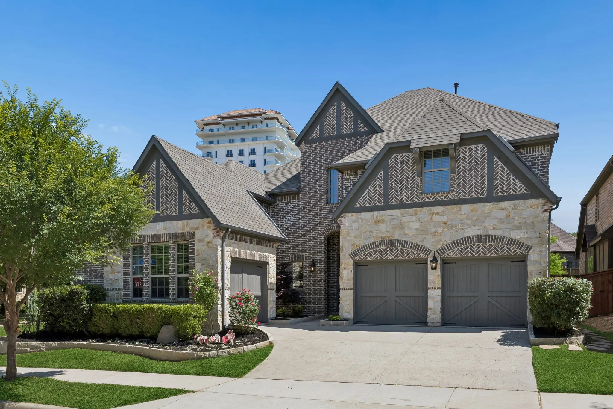 Single Family Residence For Sale in Tarrant County , 2601 Fairhill Lane, Flower Mound, Texas 75022, 4 Bedroom, 5 Bathroom, 3 Garage spaces, 4,100 Sqft, built in 2015, mls#21271557, Real Estate Agent in Flower Mound, Homes For Sale in Tarrant county, Homes For Sale in Flower Mound, Realtor in Flower Mound Texas, Real Estate Brokerage Independent Realty Texas, Luminita Cordes Realtor