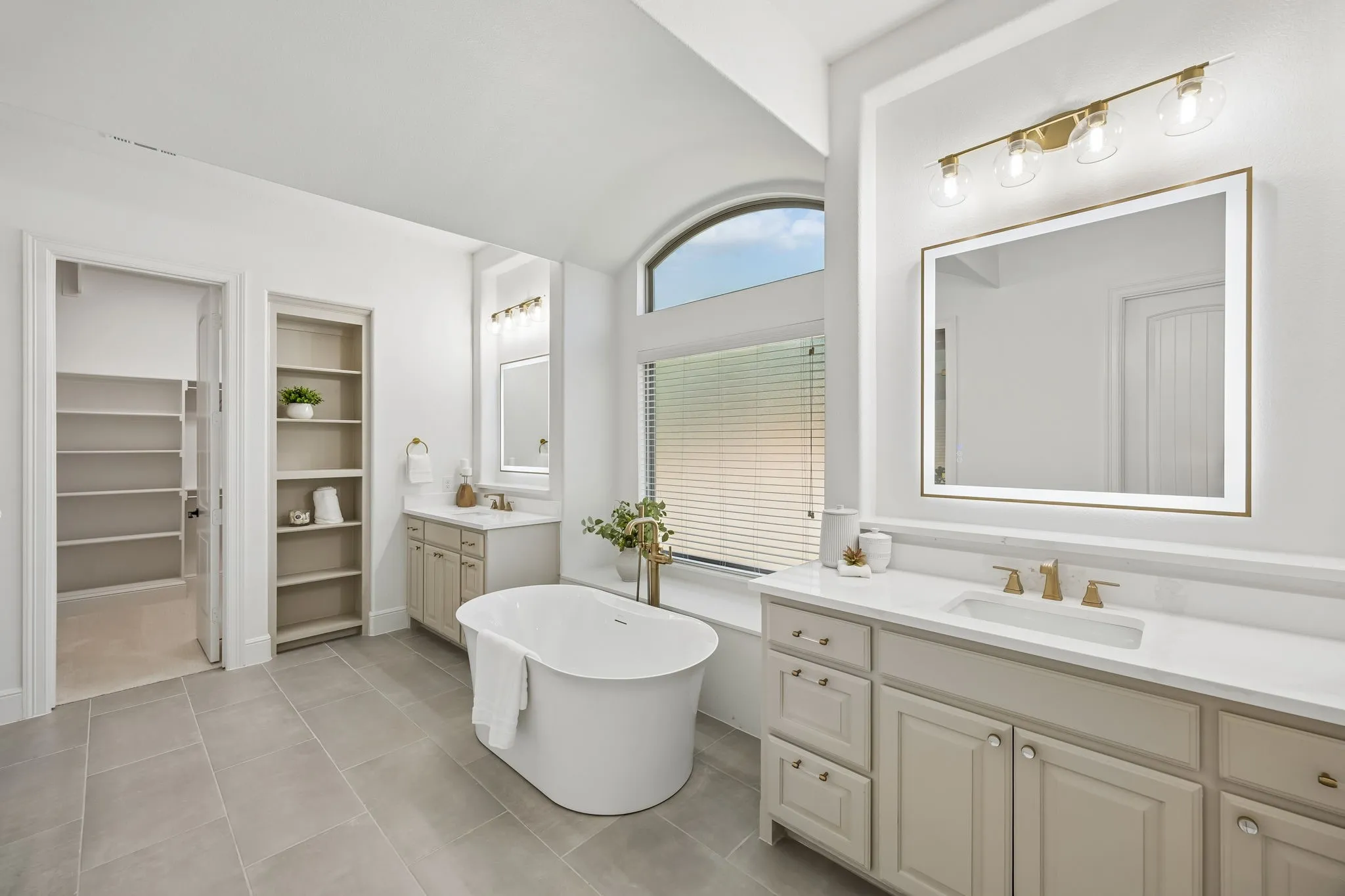 Single Family Residence For Sale in Tarrant County , 2601 Fairhill Lane, Flower Mound, Texas 75022, 4 Bedroom, 5 Bathroom, 3 Garage spaces, 4,100 Sqft, built in 2015, mls#21271557, Real Estate Agent in Flower Mound, Homes For Sale in Tarrant county, Homes For Sale in Flower Mound, Realtor in Flower Mound Texas, Real Estate Brokerage Independent Realty Texas, Luminita Cordes Realtor