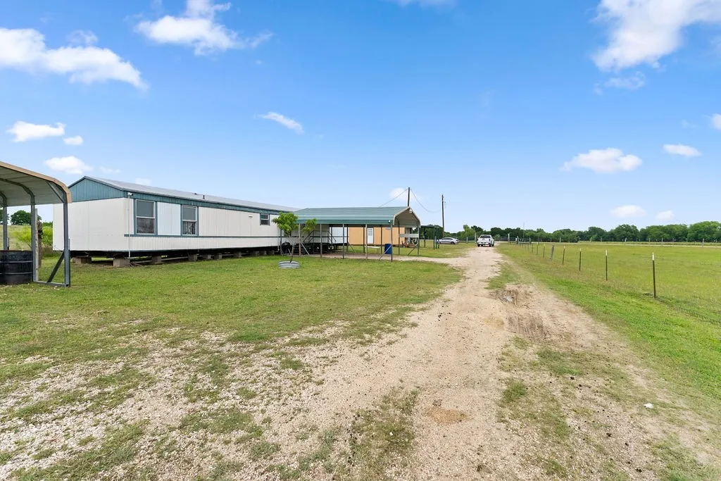Manufactured Home For Sale in Hill County , 7956 Fm 2114, Hubbard, Texas 76648, 3 Bedrooms, 2 Bathrooms, Garage spaces, 1,088 Sqft, built in 2000, Price $600,000, mls#21272665, Real Estate Agent in Hubbard, Homes For Sale in Hill county, Homes For Sale in Hubbard, Realtor in Hubbard Texas, Real Estate Brokerage Independent Realty Texas, Luminita Cordes Realtor