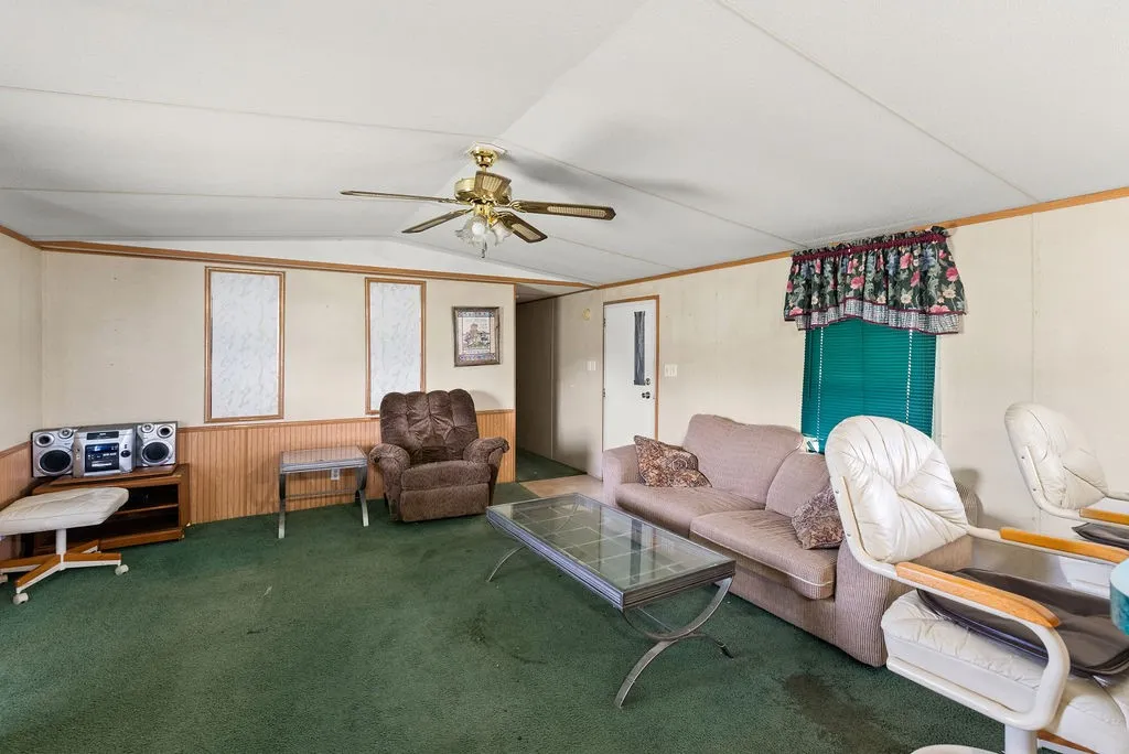 Manufactured Home For Sale in Hill County , 7956 Fm 2114, Hubbard, Texas 76648, 3 Bedrooms, 2 Bathrooms, Garage spaces, 1,088 Sqft, built in 2000, Price $600,000, mls#21272665, Real Estate Agent in Hubbard, Homes For Sale in Hill county, Homes For Sale in Hubbard, Realtor in Hubbard Texas, Real Estate Brokerage Independent Realty Texas, Luminita Cordes Realtor