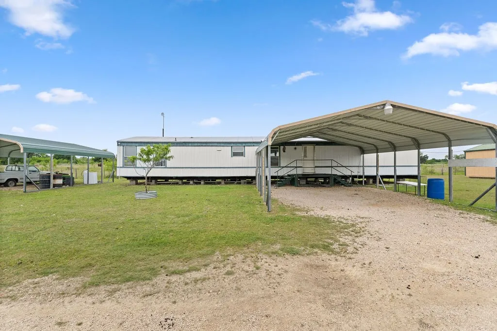 Manufactured Home For Sale in Hill County , 7956 Fm 2114, Hubbard, Texas 76648, 3 Bedrooms, 2 Bathrooms, Garage spaces, 1,088 Sqft, built in 2000, Price $600,000, mls#21272665, Real Estate Agent in Hubbard, Homes For Sale in Hill county, Homes For Sale in Hubbard, Realtor in Hubbard Texas, Real Estate Brokerage Independent Realty Texas, Luminita Cordes Realtor