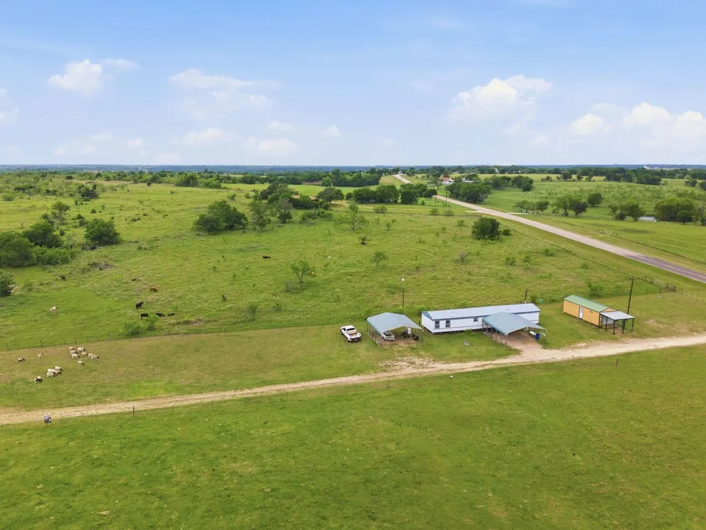 Manufactured Home For Sale in Hill County , 7956 Fm 2114, Hubbard, Texas 76648, 3 Bedrooms, 2 Bathrooms, Garage spaces, 1,088 Sqft, built in 2000, Price $600,000, mls#21272665, Real Estate Agent in Hubbard, Homes For Sale in Hill county, Homes For Sale in Hubbard, Realtor in Hubbard Texas, Real Estate Brokerage Independent Realty Texas, Luminita Cordes Realtor