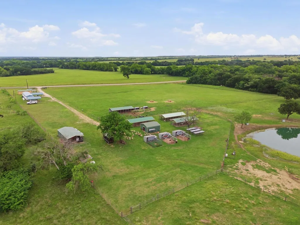 Manufactured Home For Sale in Hill County , 7956 Fm 2114, Hubbard, Texas 76648, 3 Bedrooms, 2 Bathrooms, Garage spaces, 1,088 Sqft, built in 2000, Price $600,000, mls#21272665, Real Estate Agent in Hubbard, Homes For Sale in Hill county, Homes For Sale in Hubbard, Realtor in Hubbard Texas, Real Estate Brokerage Independent Realty Texas, Luminita Cordes Realtor