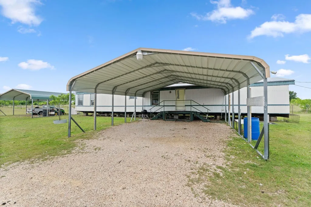 Manufactured Home For Sale in Hill County , 7956 Fm 2114, Hubbard, Texas 76648, 3 Bedrooms, 2 Bathrooms, Garage spaces, 1,088 Sqft, built in 2000, Price $600,000, mls#21272665, Real Estate Agent in Hubbard, Homes For Sale in Hill county, Homes For Sale in Hubbard, Realtor in Hubbard Texas, Real Estate Brokerage Independent Realty Texas, Luminita Cordes Realtor