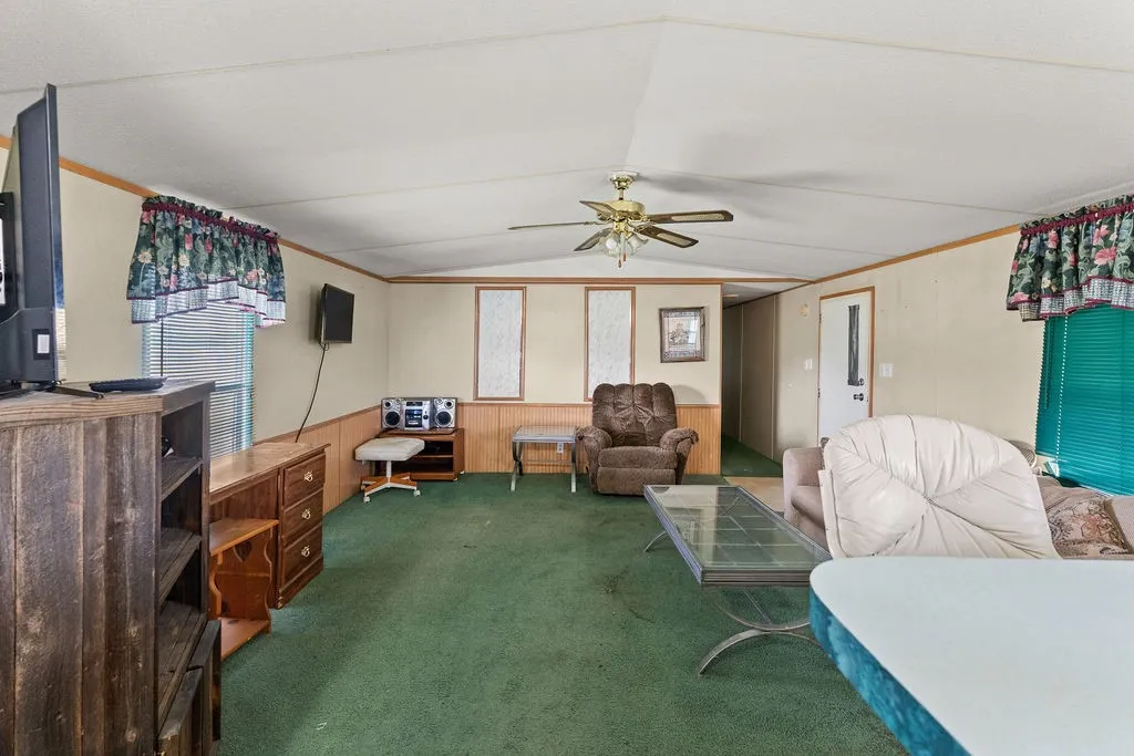Manufactured Home For Sale in Hill County , 7956 Fm 2114, Hubbard, Texas 76648, 3 Bedrooms, 2 Bathrooms, Garage spaces, 1,088 Sqft, built in 2000, Price $600,000, mls#21272665, Real Estate Agent in Hubbard, Homes For Sale in Hill county, Homes For Sale in Hubbard, Realtor in Hubbard Texas, Real Estate Brokerage Independent Realty Texas, Luminita Cordes Realtor