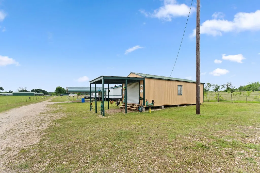 Manufactured Home For Sale in Hill County , 7956 Fm 2114, Hubbard, Texas 76648, 3 Bedrooms, 2 Bathrooms, Garage spaces, 1,088 Sqft, built in 2000, Price $600,000, mls#21272665, Real Estate Agent in Hubbard, Homes For Sale in Hill county, Homes For Sale in Hubbard, Realtor in Hubbard Texas, Real Estate Brokerage Independent Realty Texas, Luminita Cordes Realtor