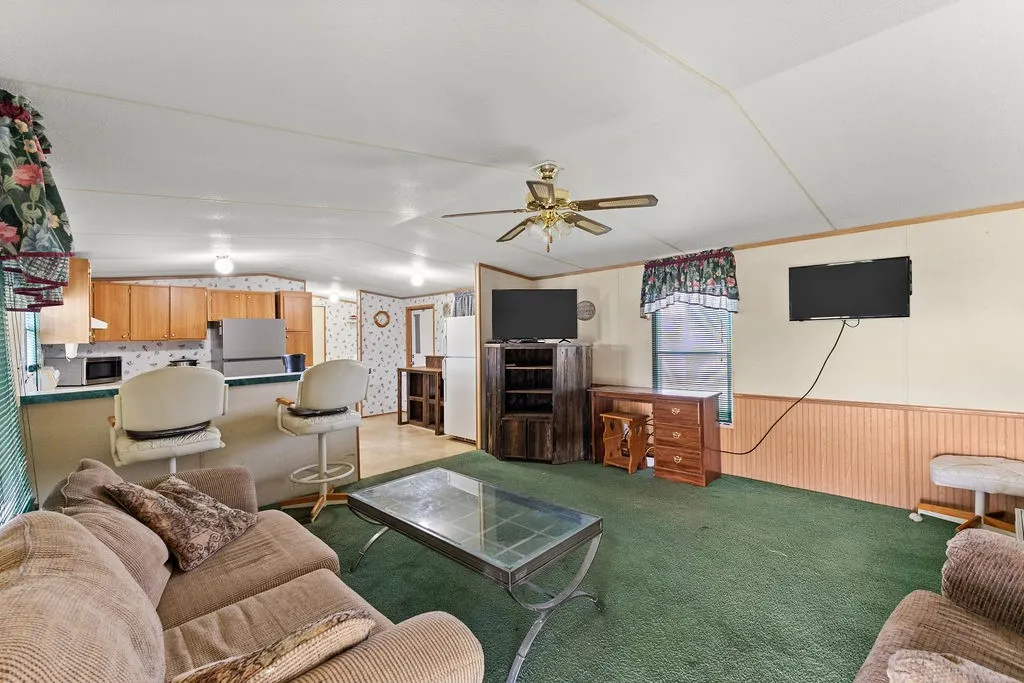 Manufactured Home For Sale in Hill County , 7956 Fm 2114, Hubbard, Texas 76648, 3 Bedrooms, 2 Bathrooms, Garage spaces, 1,088 Sqft, built in 2000, Price $600,000, mls#21272665, Real Estate Agent in Hubbard, Homes For Sale in Hill county, Homes For Sale in Hubbard, Realtor in Hubbard Texas, Real Estate Brokerage Independent Realty Texas, Luminita Cordes Realtor