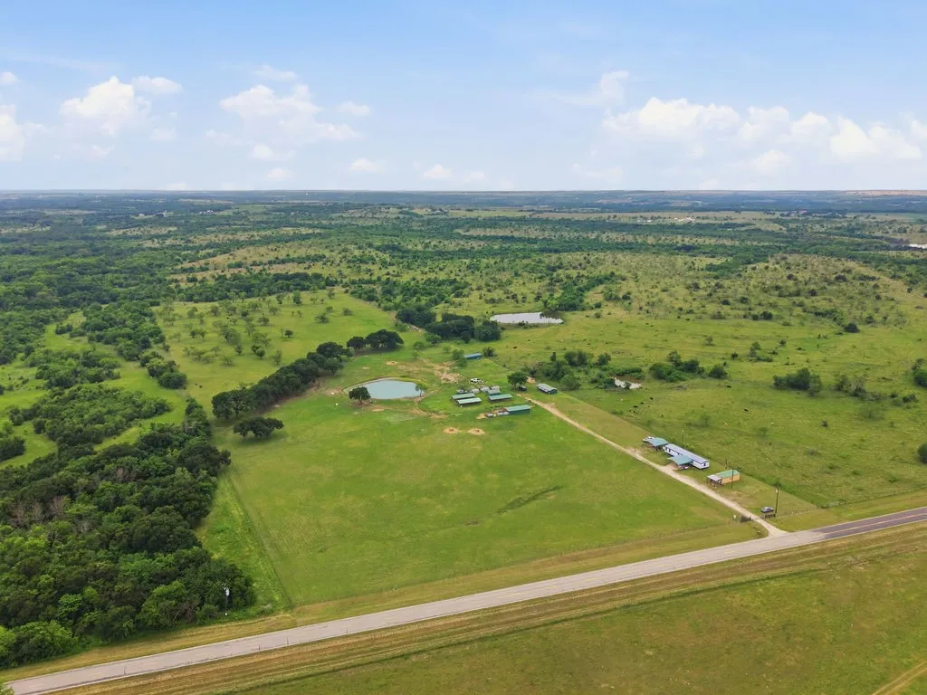 Manufactured Home For Sale in Hill County , 7956 Fm 2114, Hubbard, Texas 76648, 3 Bedrooms, 2 Bathrooms, Garage spaces, 1,088 Sqft, built in 2000, Price $600,000, mls#21272665, Real Estate Agent in Hubbard, Homes For Sale in Hill county, Homes For Sale in Hubbard, Realtor in Hubbard Texas, Real Estate Brokerage Independent Realty Texas, Luminita Cordes Realtor